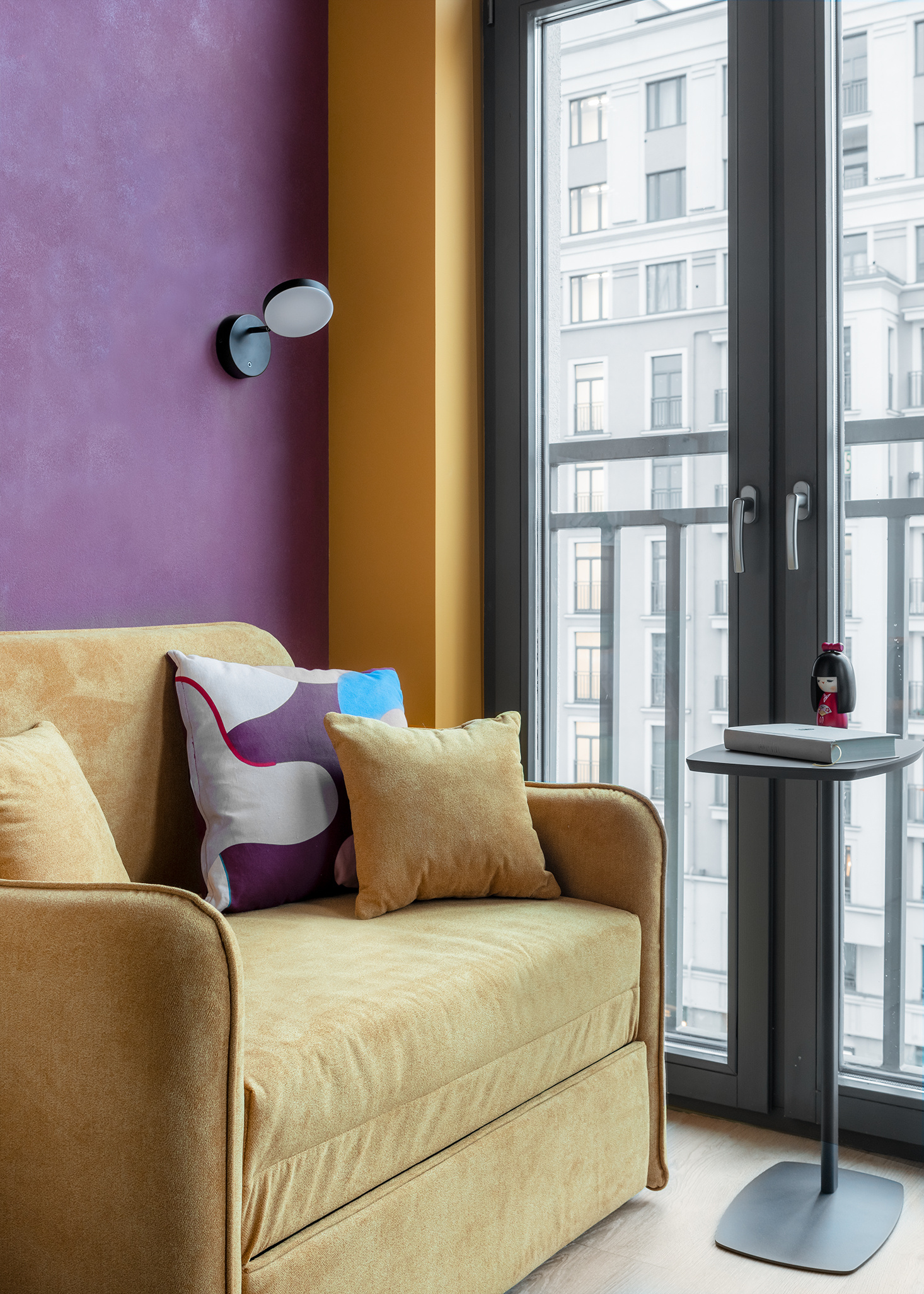 Яркая квартира для молодой семьи предпринимателей