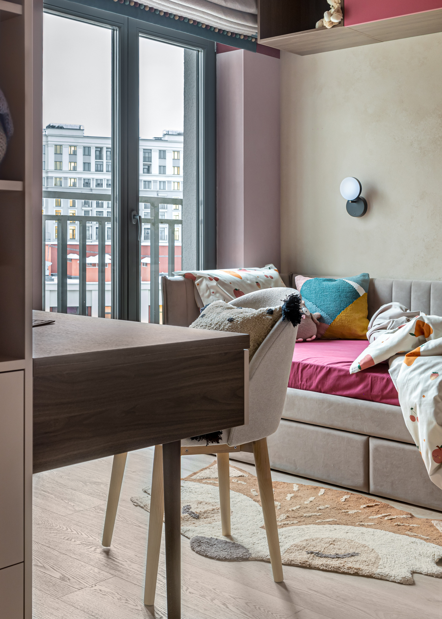 Яркая квартира для молодой семьи предпринимателей