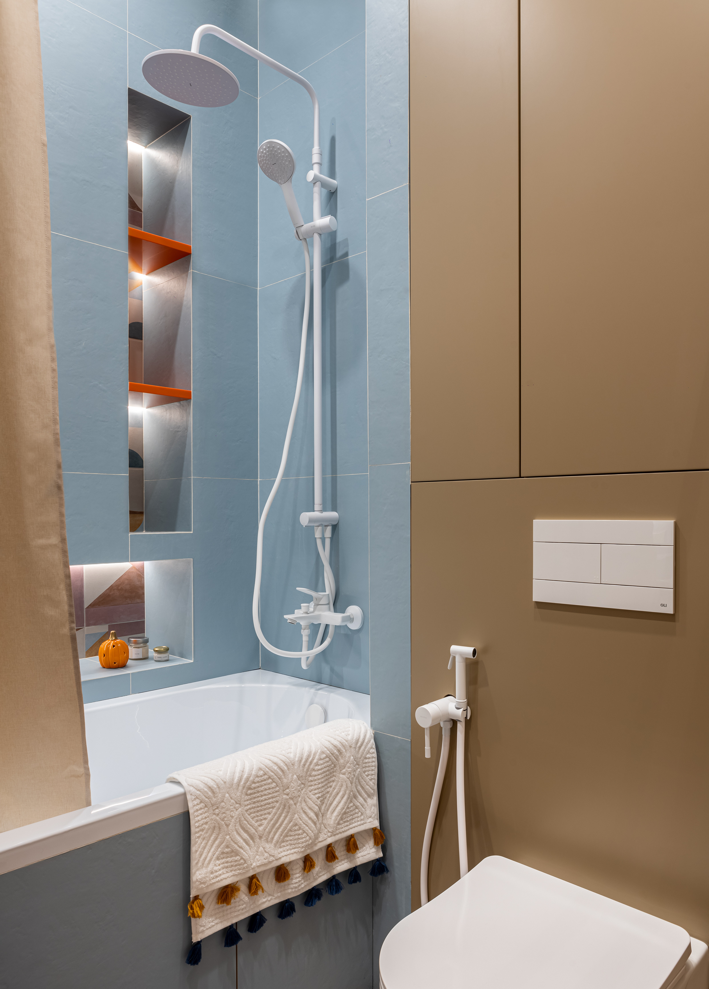 Яркая квартира для молодой семьи предпринимателей