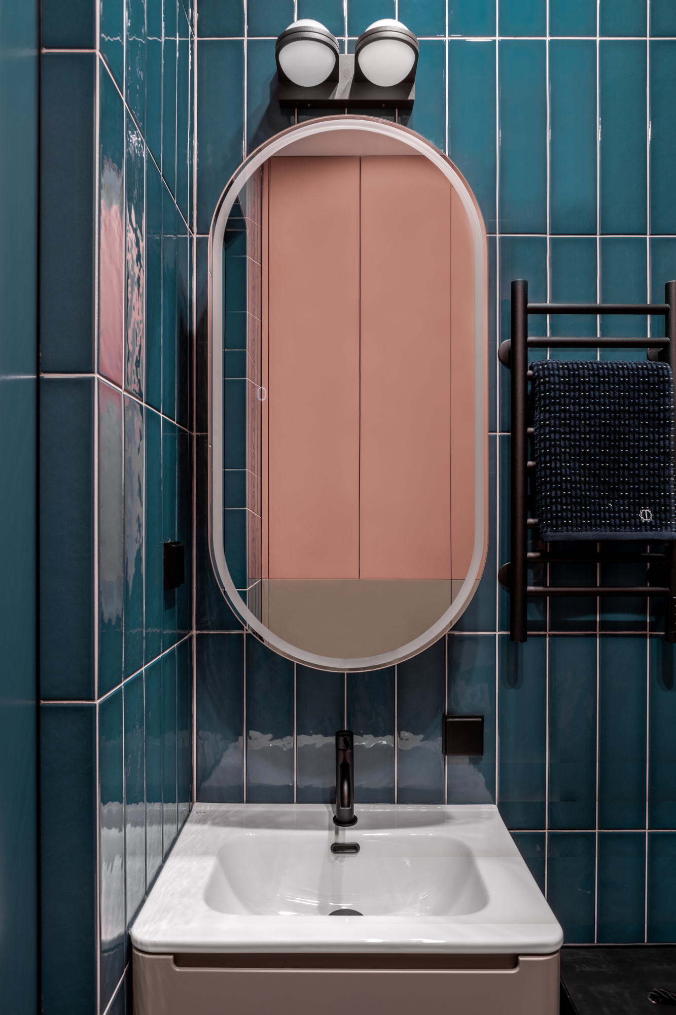 Яркая квартира для молодой семьи предпринимателей