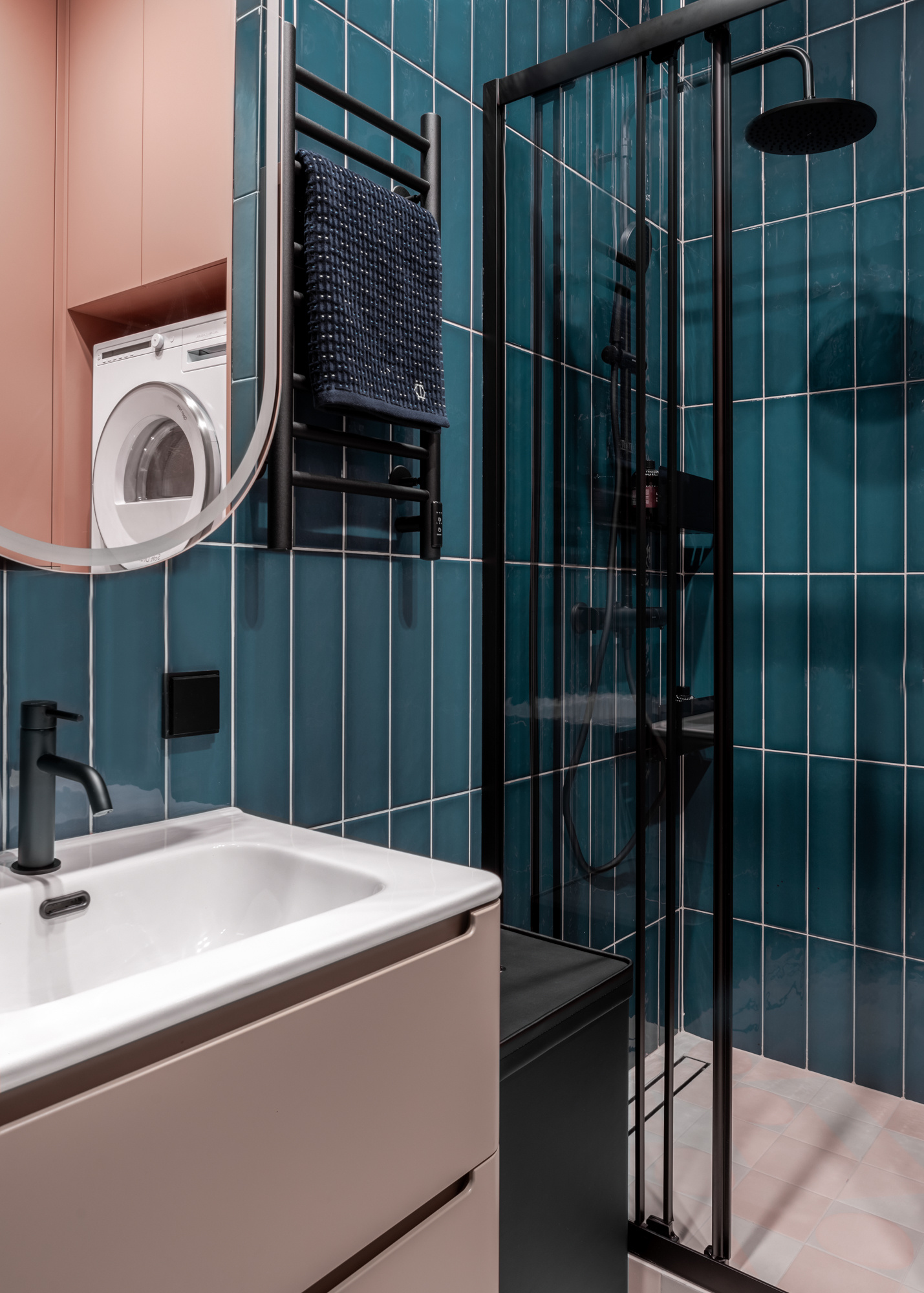 Яркая квартира для молодой семьи предпринимателей