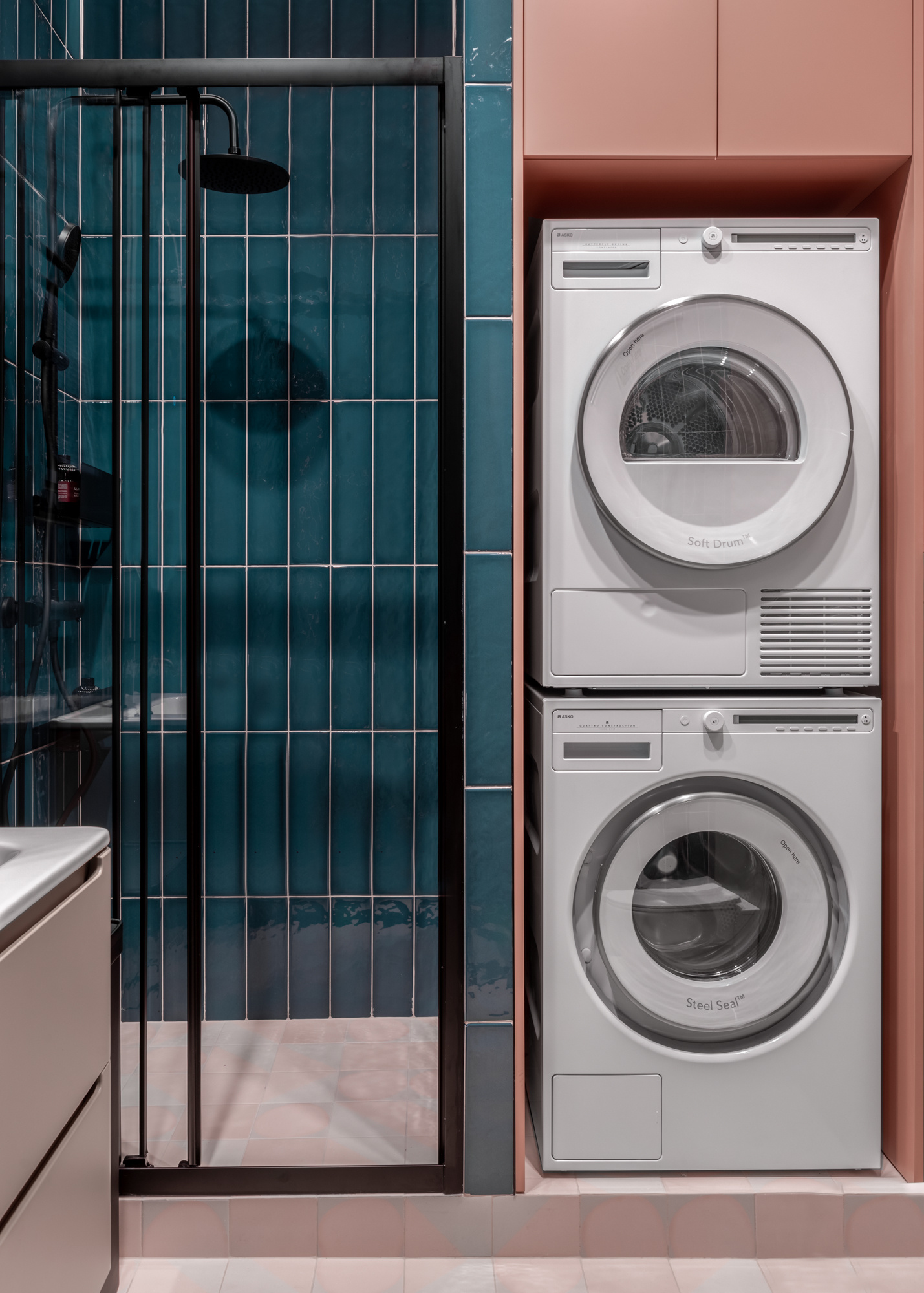 Яркая квартира для молодой семьи предпринимателей