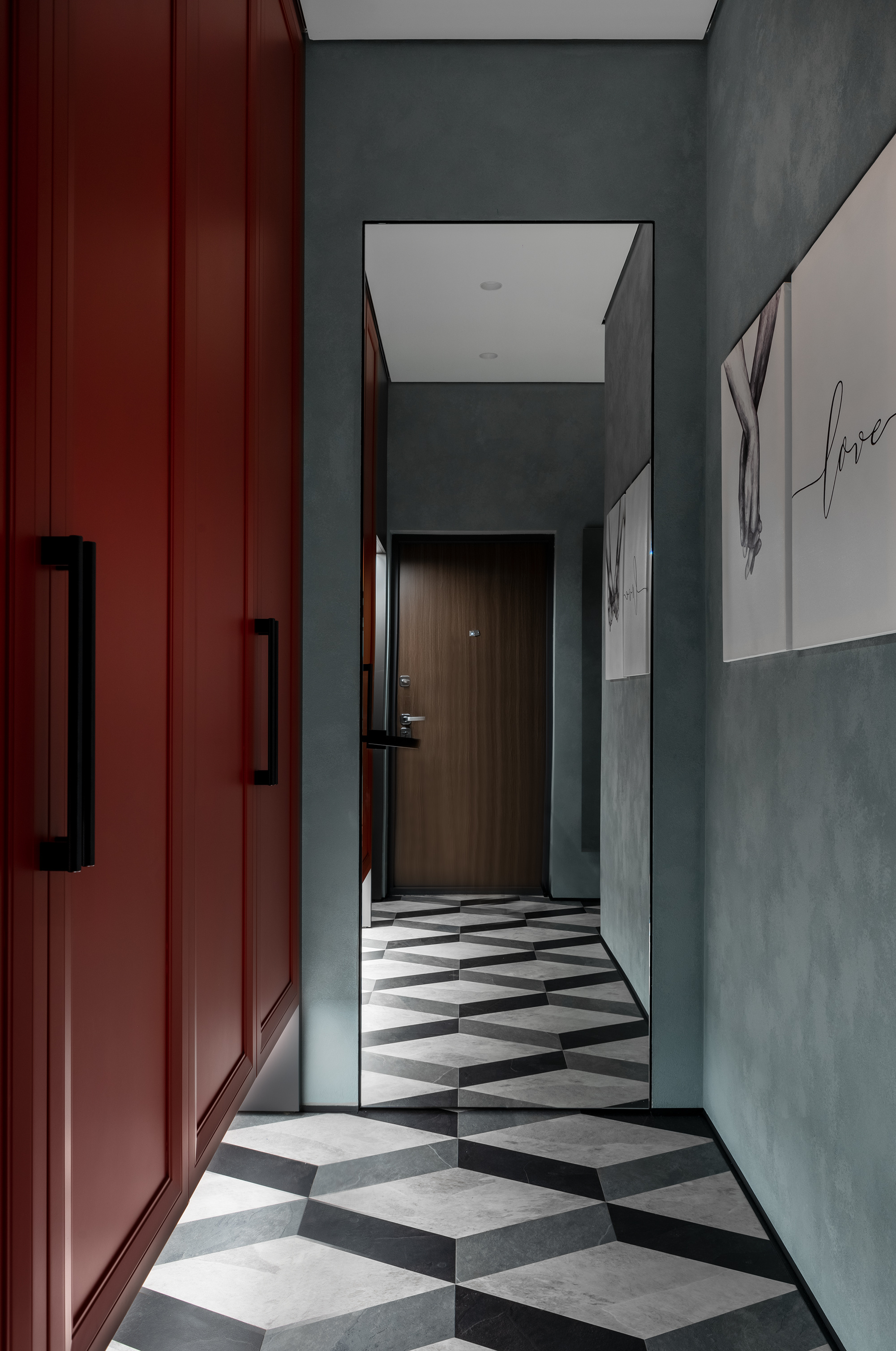 Яркая квартира для молодой семьи предпринимателей