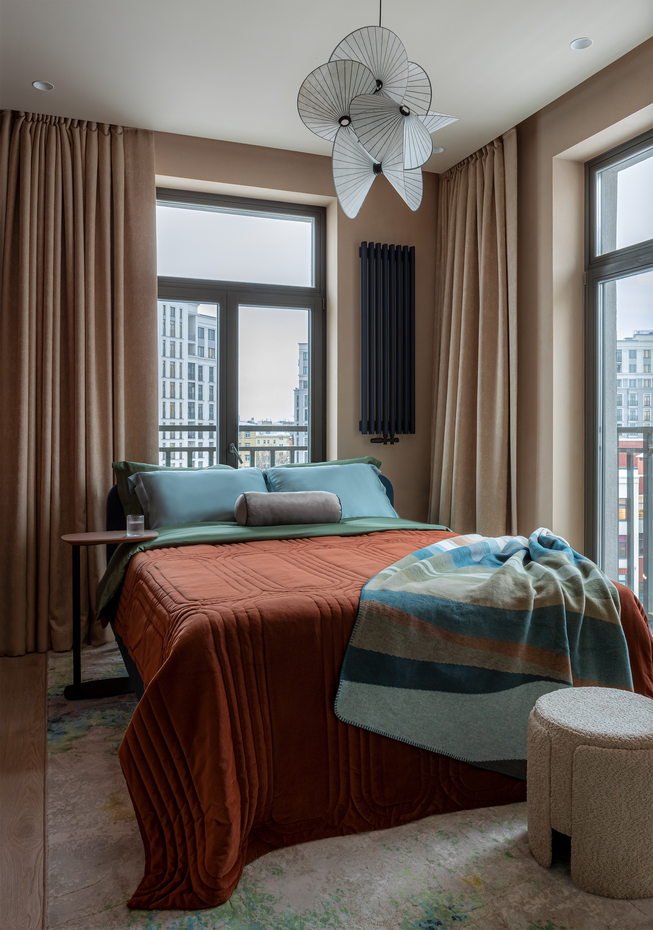 Яркая квартира для молодой семьи предпринимателей