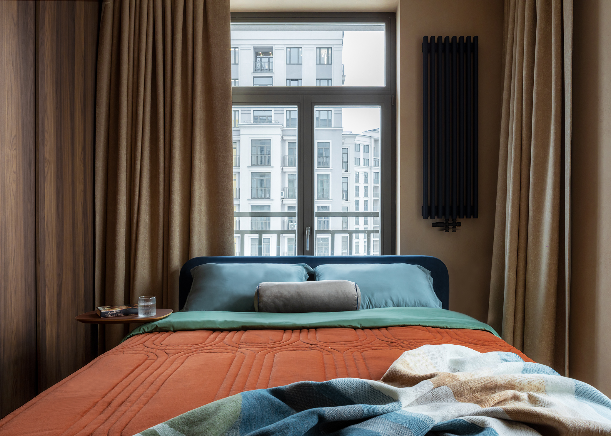 Яркая квартира для молодой семьи предпринимателей