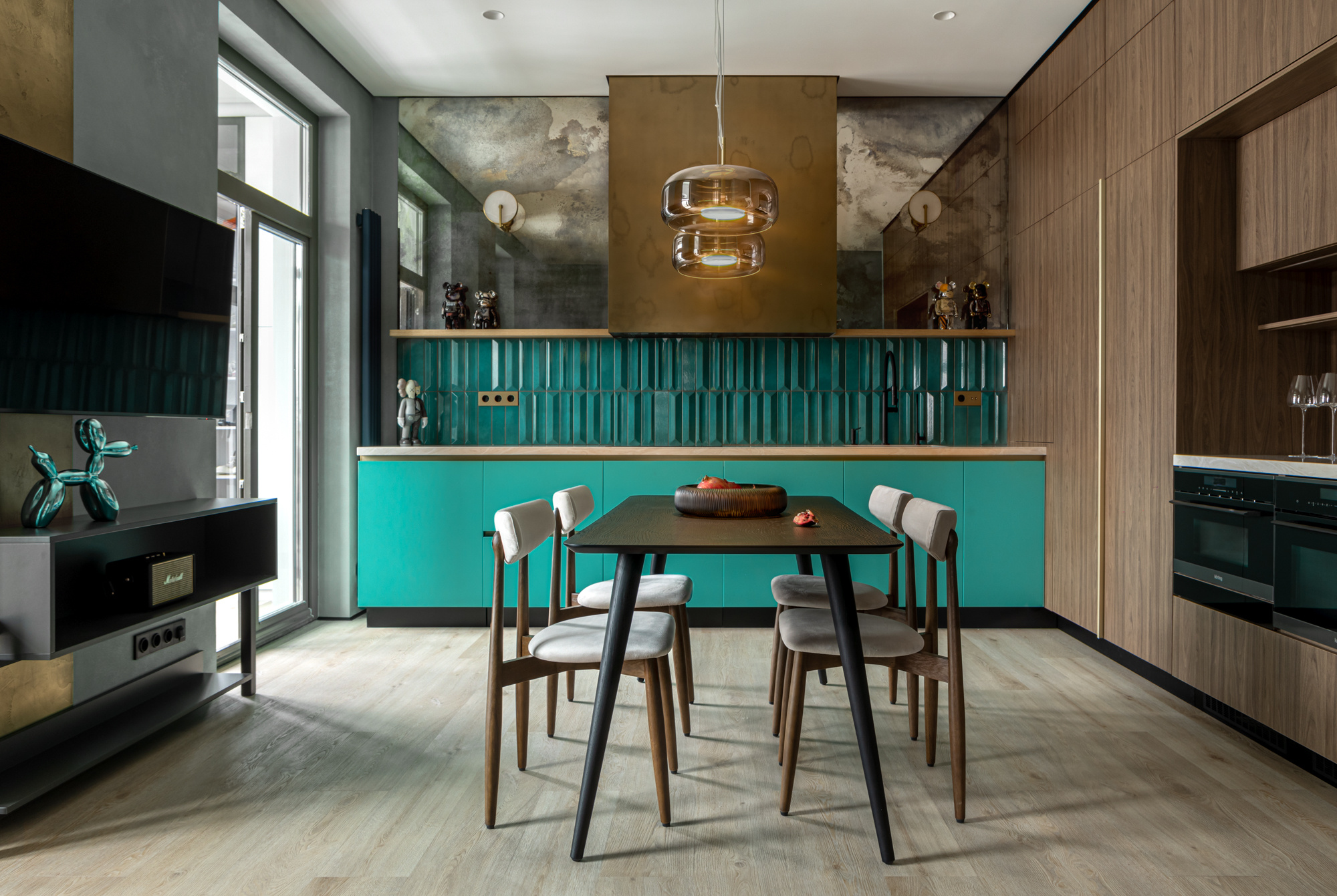 Яркая квартира для молодой семьи предпринимателей