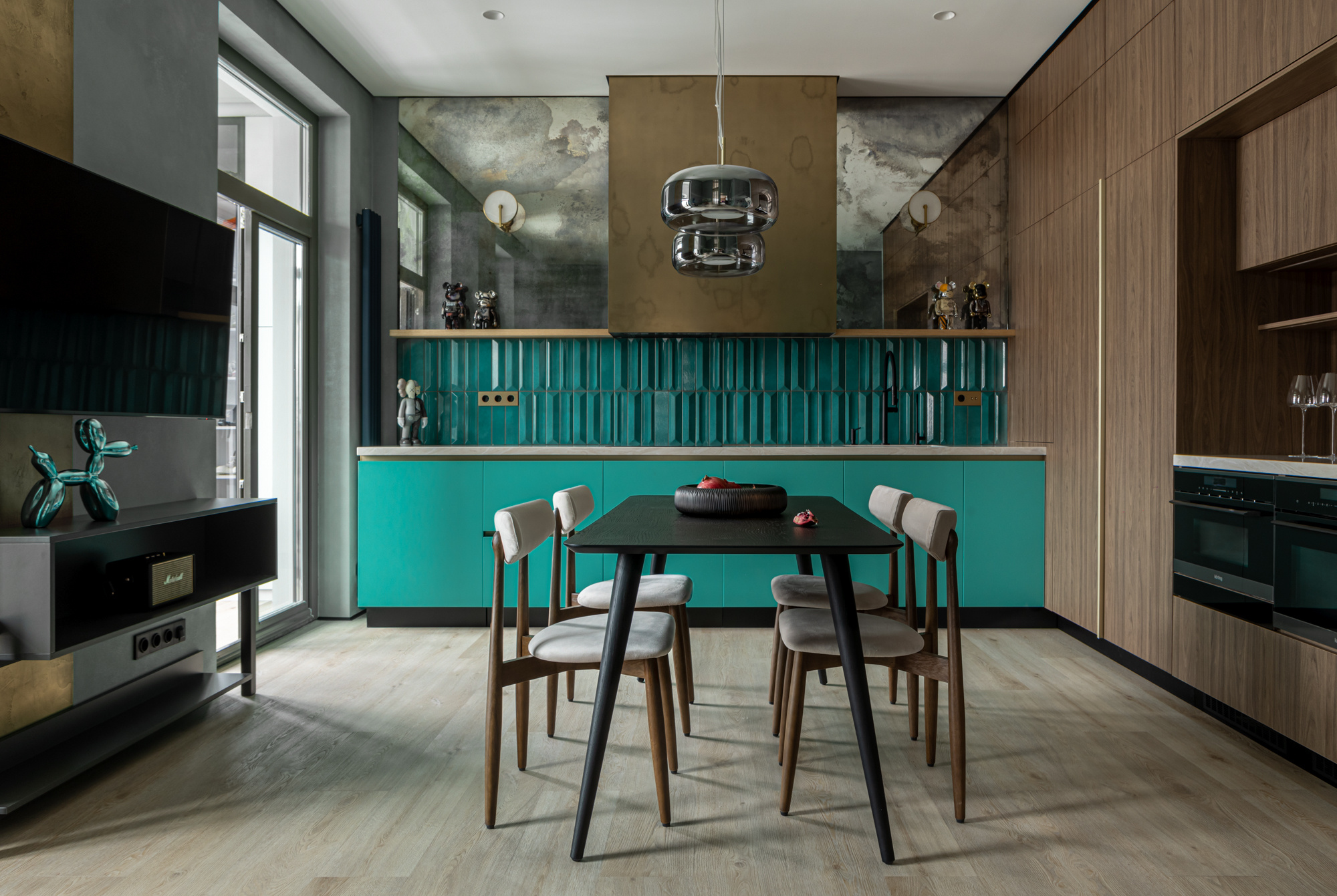 Яркая квартира для молодой семьи предпринимателей