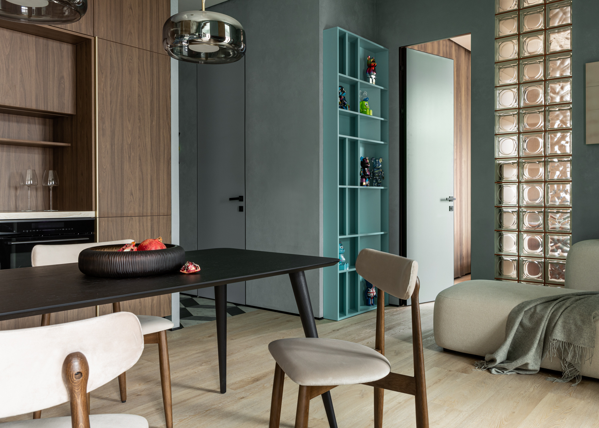 Яркая квартира для молодой семьи предпринимателей