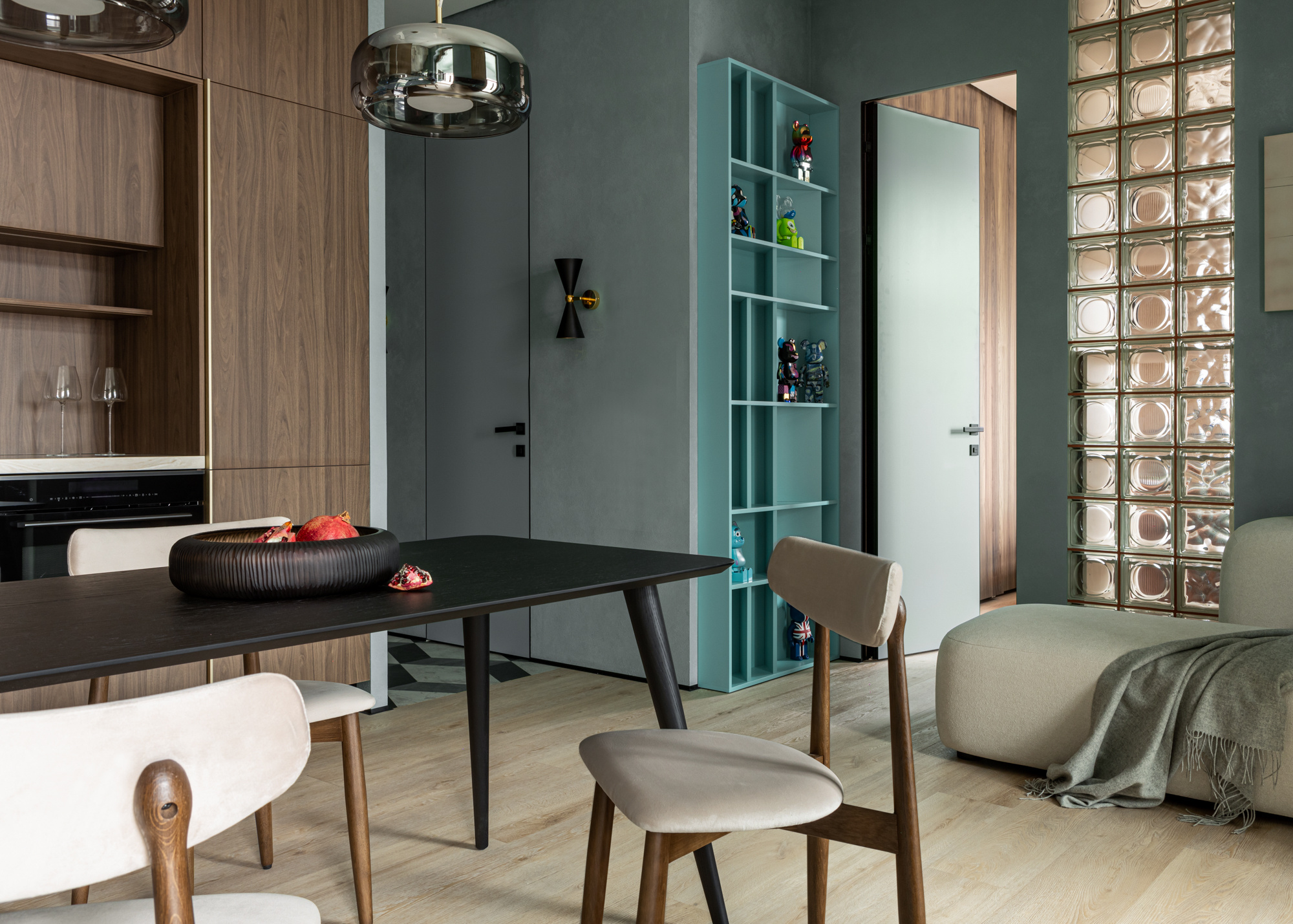 Яркая квартира для молодой семьи предпринимателей