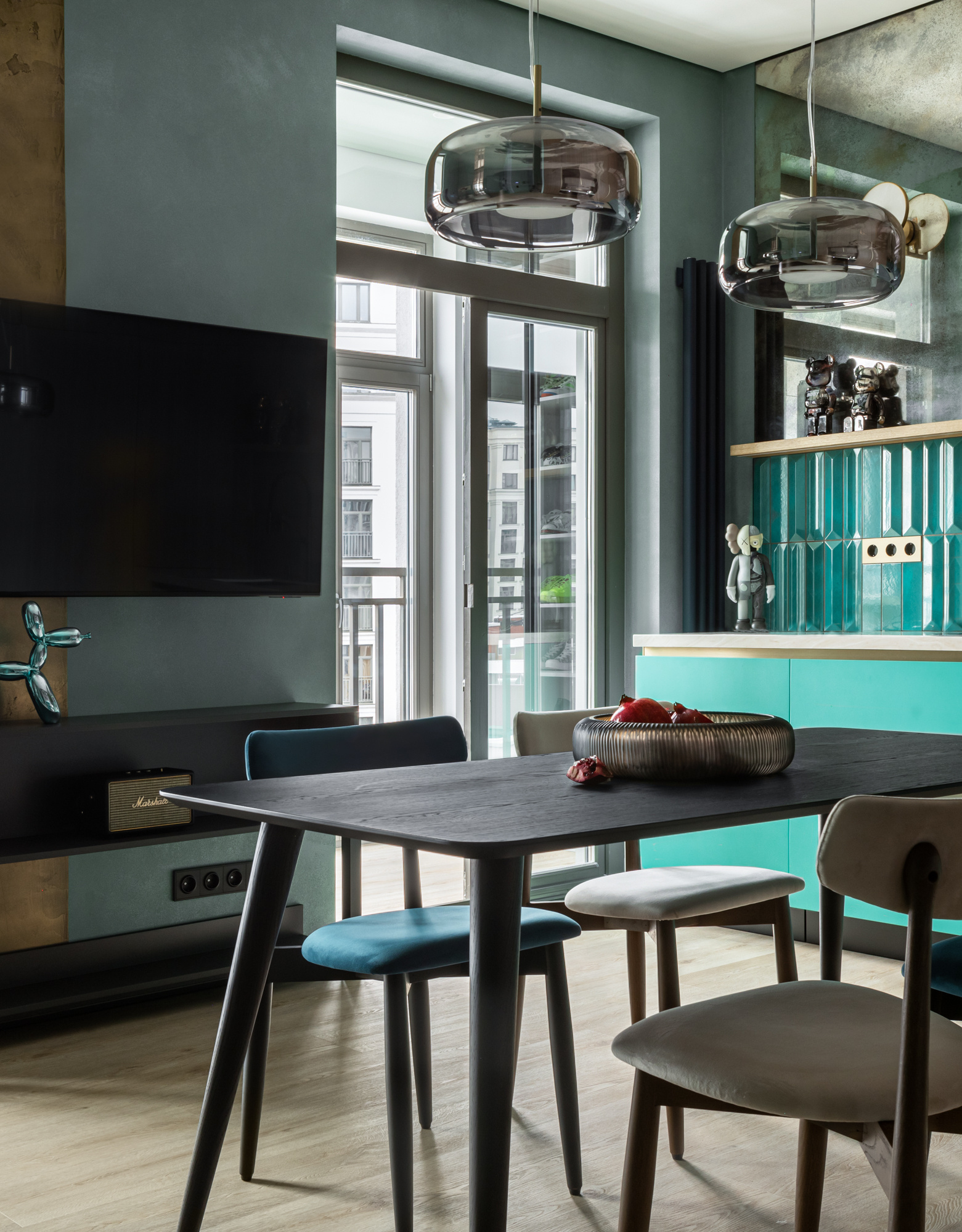 Яркая квартира для молодой семьи предпринимателей