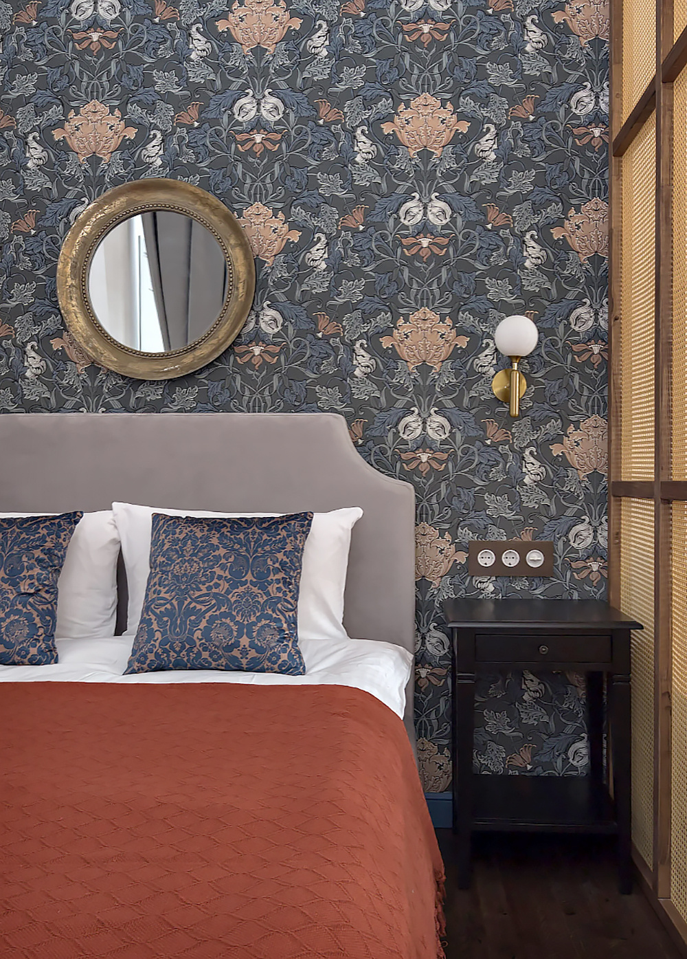 Антикварная квартира на Невском проспекте. Готовый ремонт.