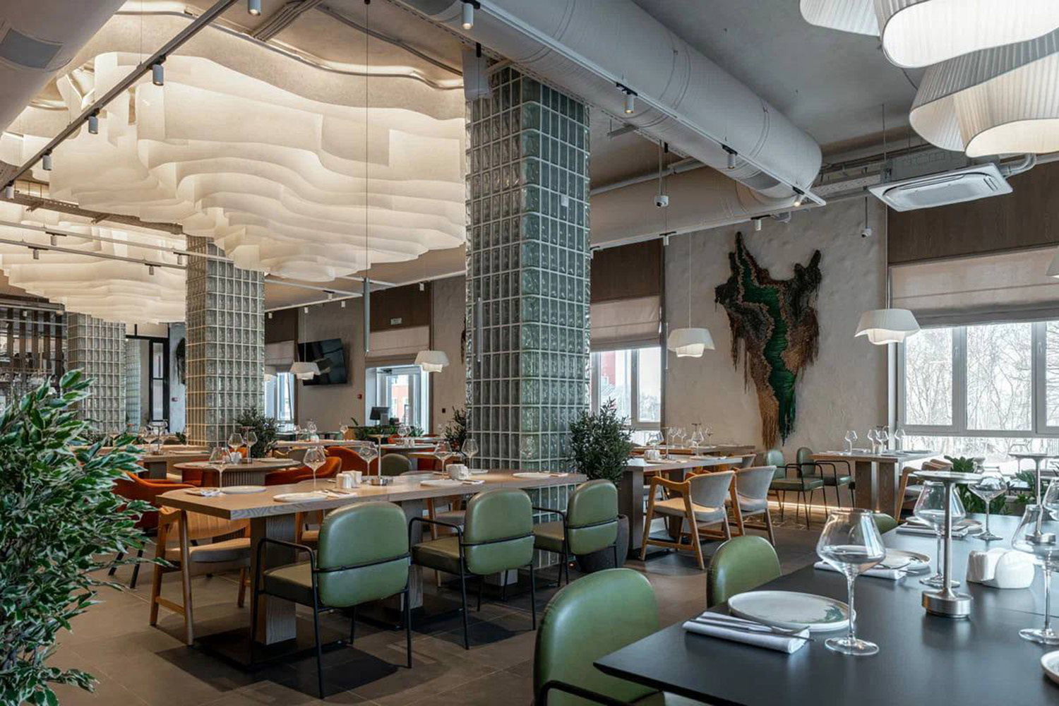 Парящий потолок для ресторана БОРА, Южно-Сахалинск