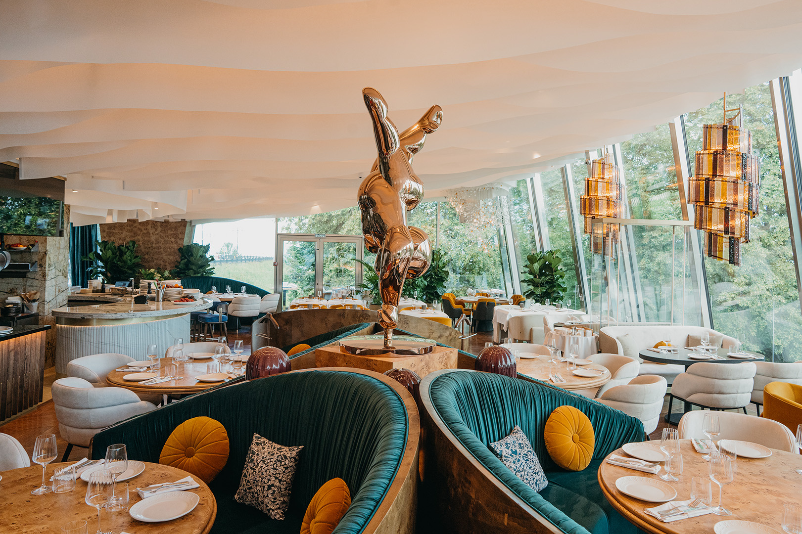 Декоративный потолок—волны