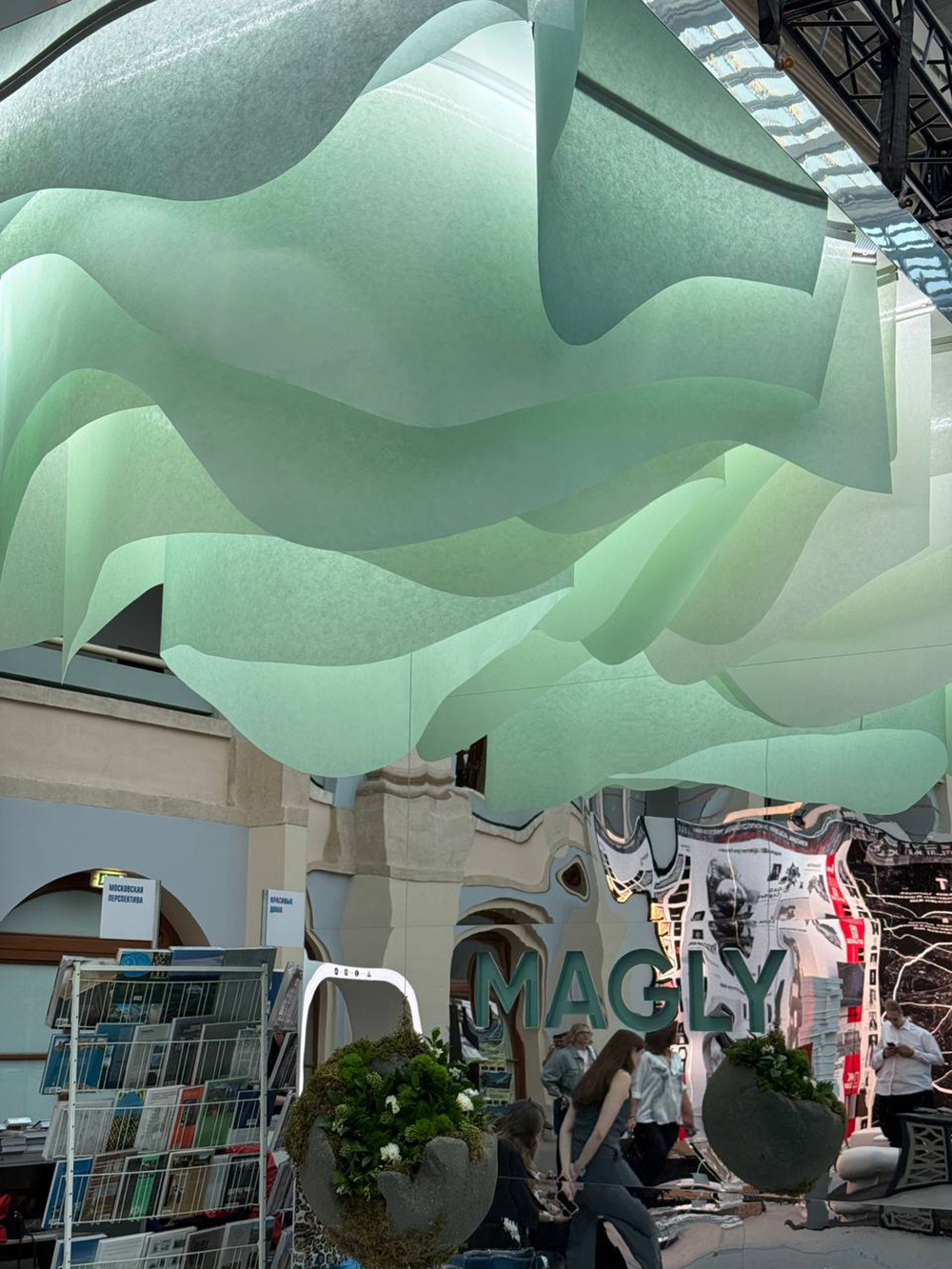 Зеленый потолок для выставочного стенда на АрхМоскве