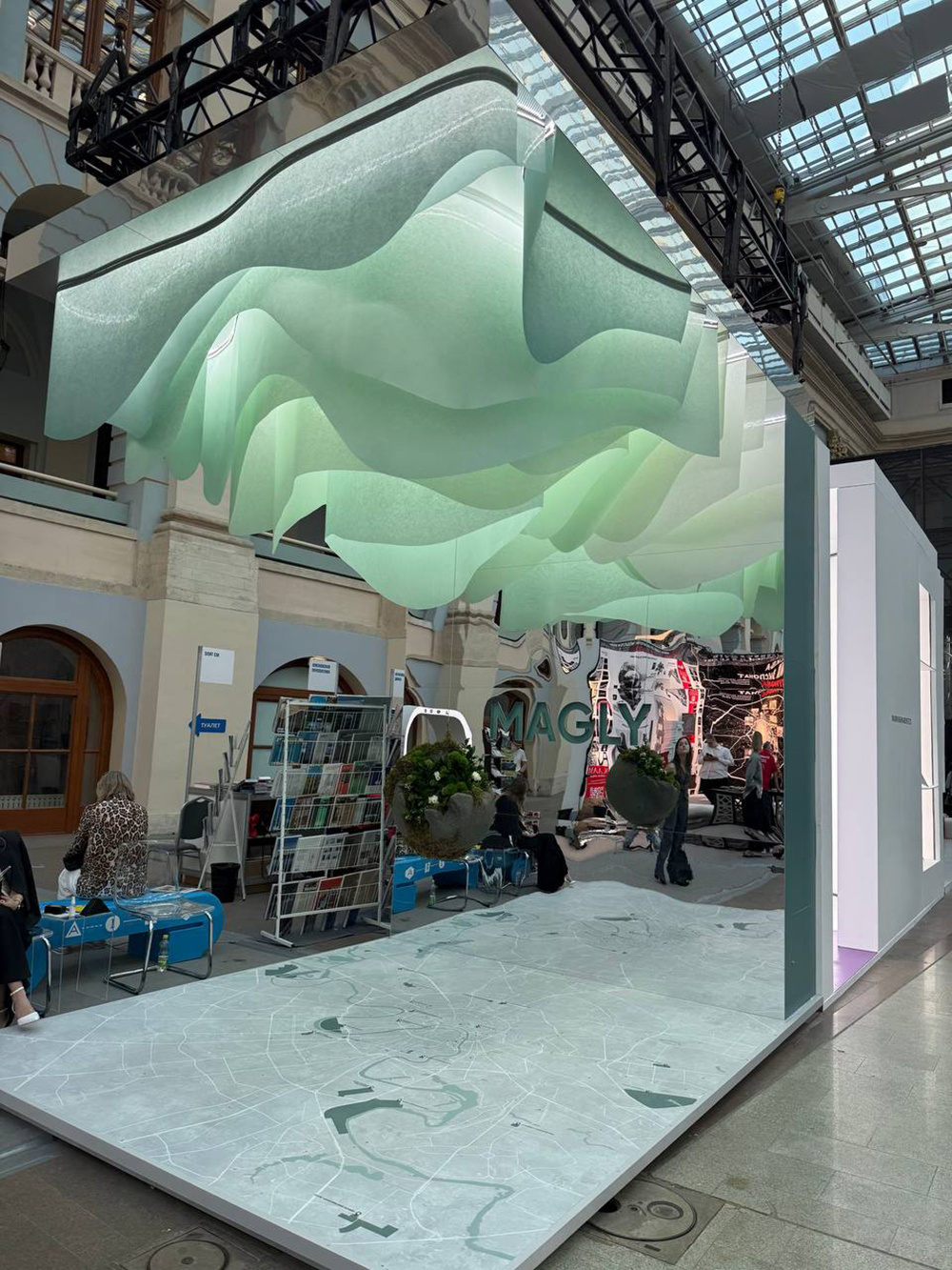 Зеленый потолок для выставочного стенда на АрхМоскве