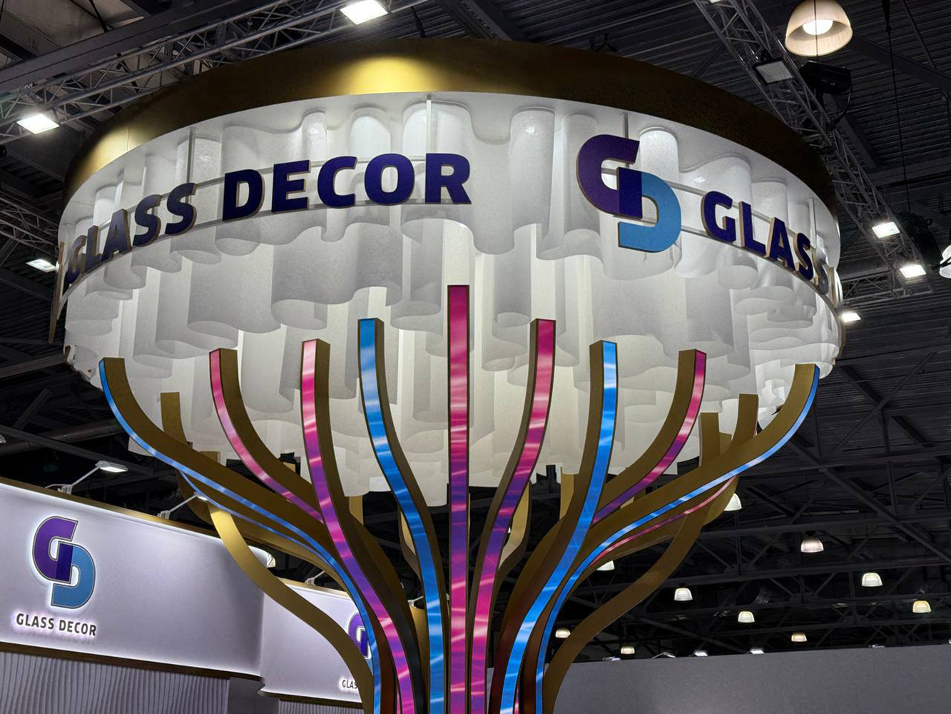 Обложка проекта: Фантазийное дерево с облачной кроной для стенда Glass Decor