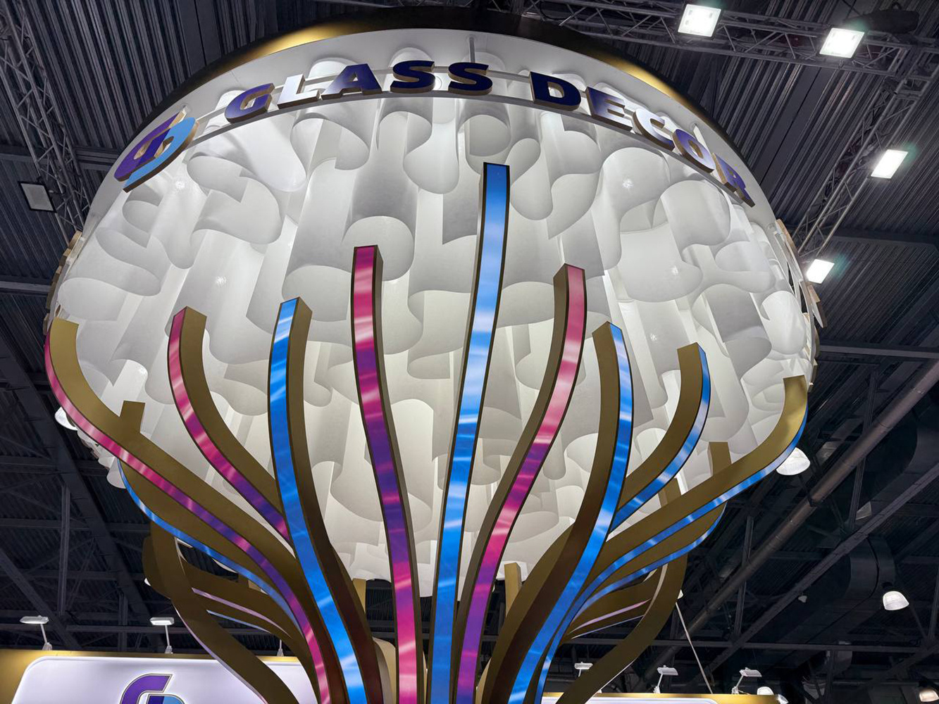 Фантазийное дерево с облачной кроной для стенда Glass Decor