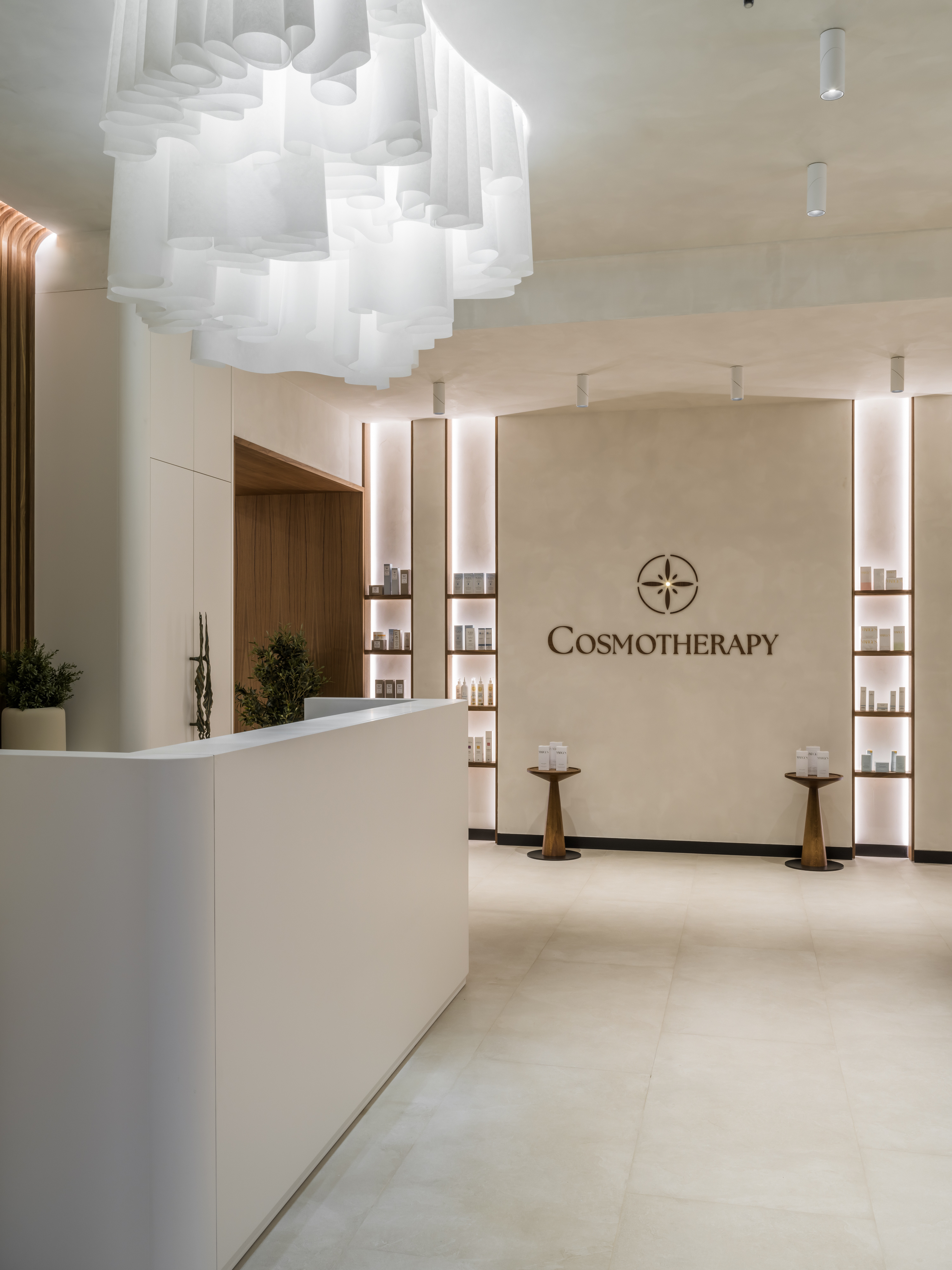 Обложка проекта: Фактурная люстра Wave ceiling для зоны ресепшен