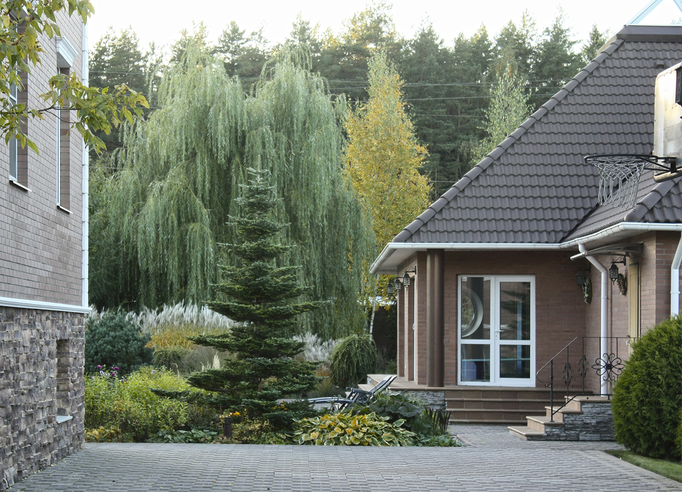 Ландшафтный дизайн участка 20 соток с садом трав.