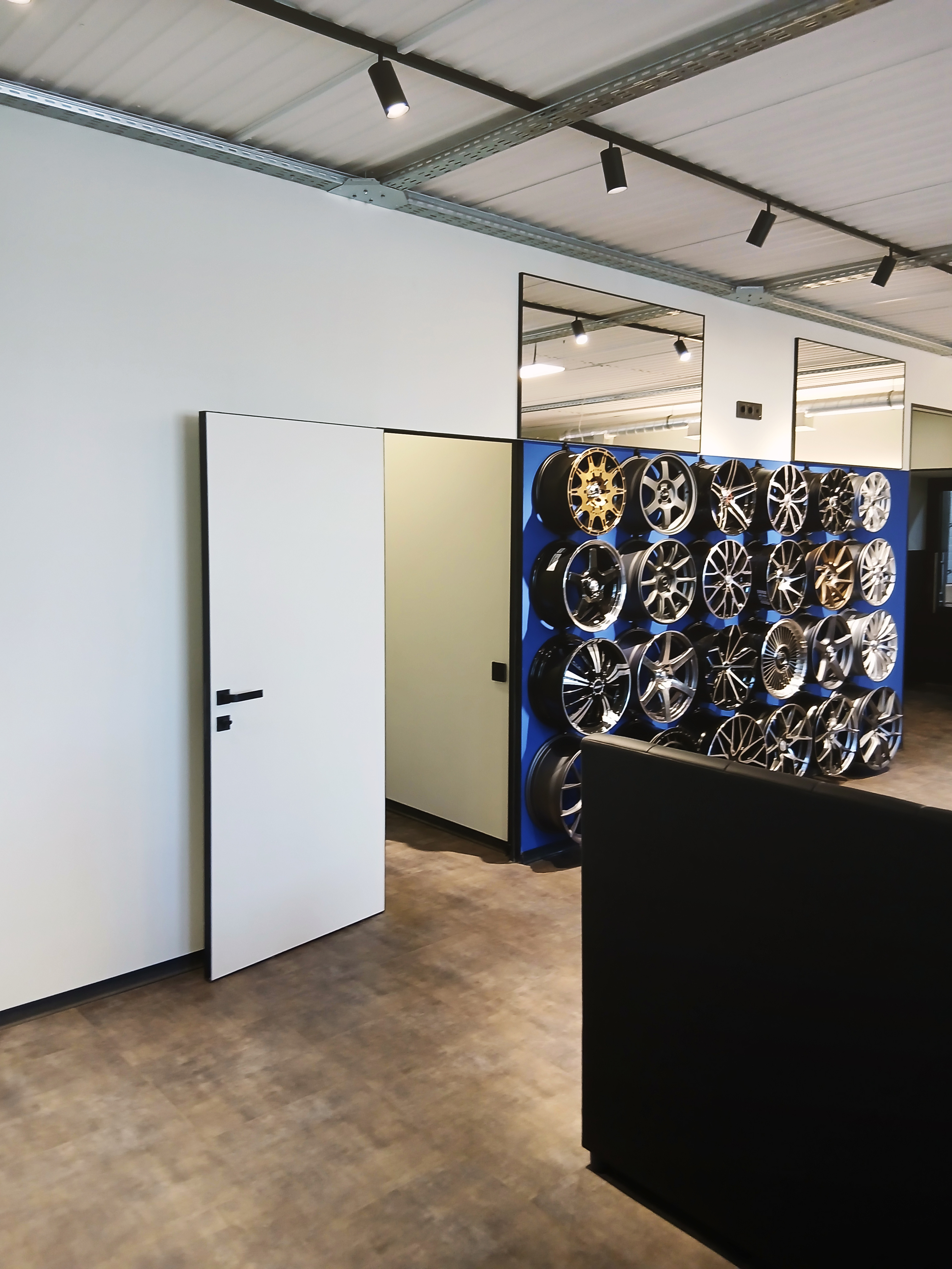 Реализованный дизайн-проект магазина 700 шин. Локация: г. Волжский (2025г)