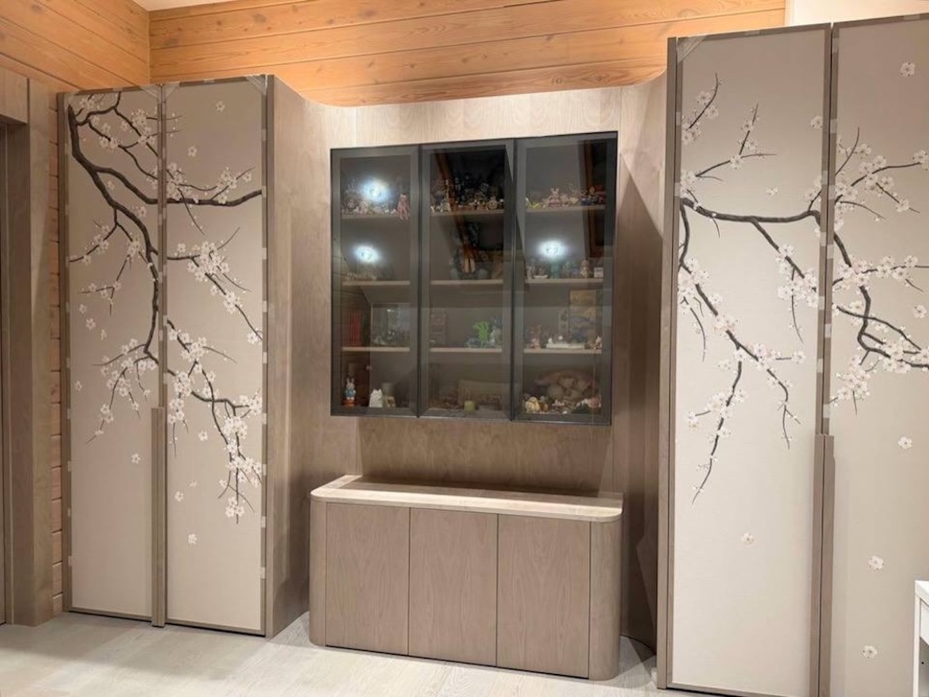 Обложка проекта: Шкафы с расписными обоями