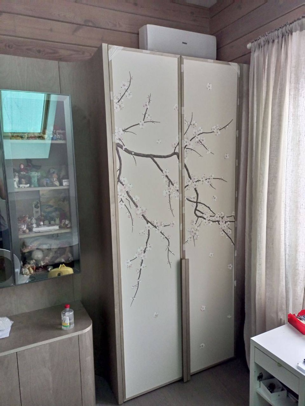 Шкафы с расписными обоями