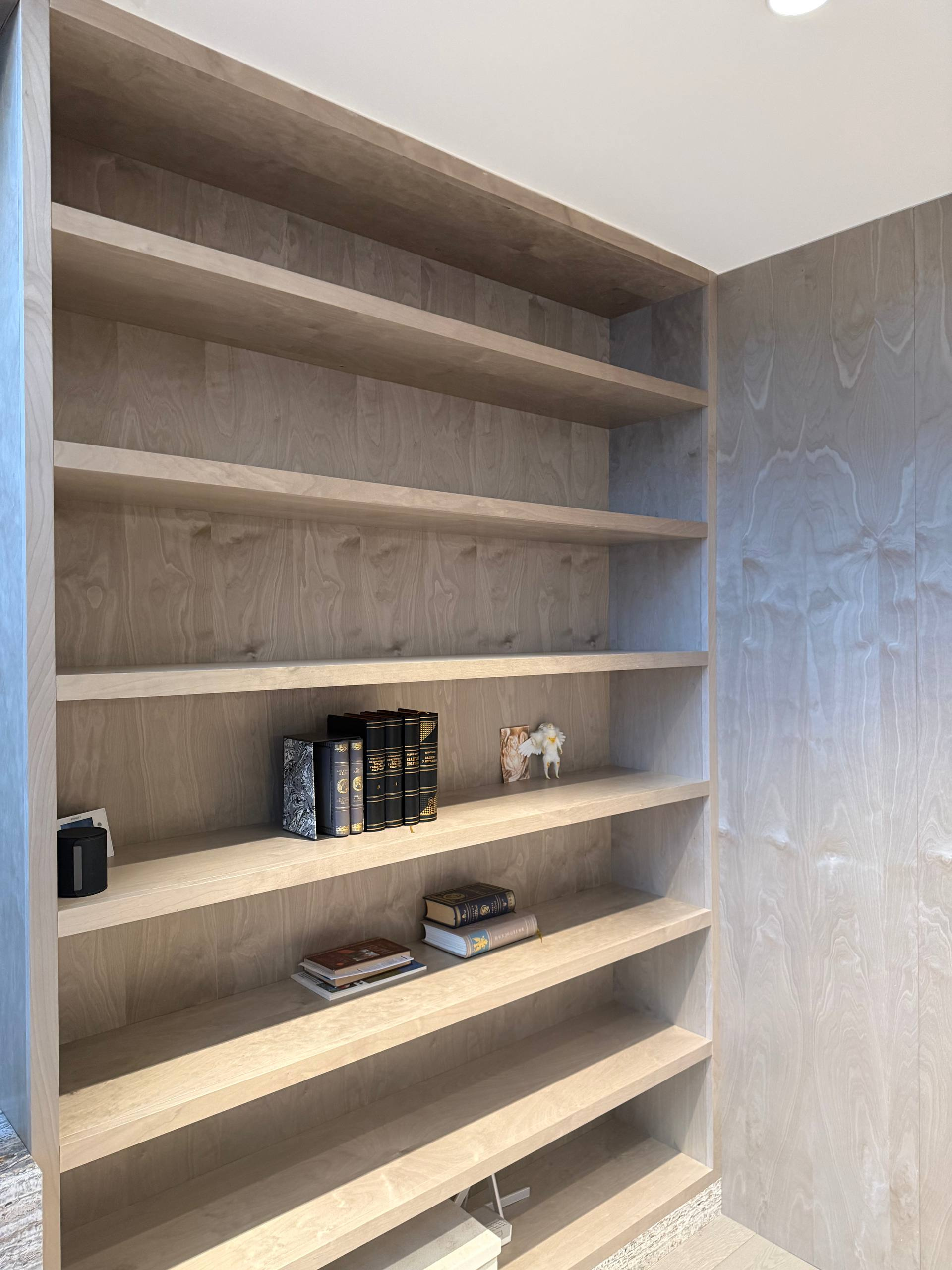 Стеллаж в шпоне березы