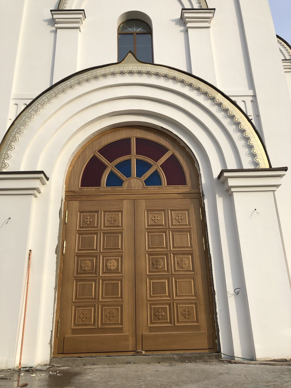 Дверь в храм. Горки Ленинские.