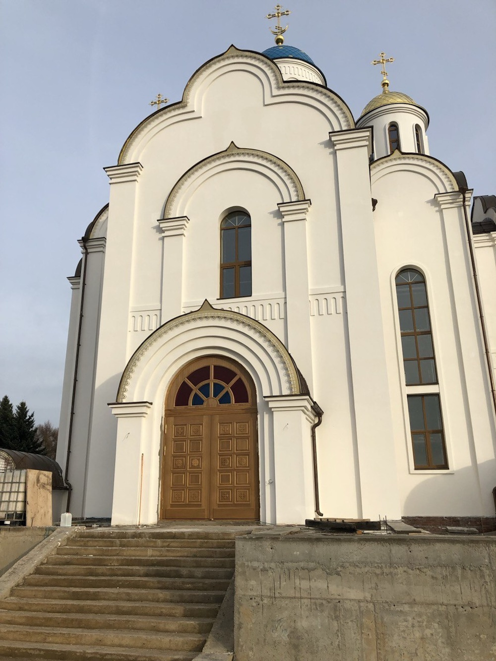 Дверь в храм. Горки Ленинские.