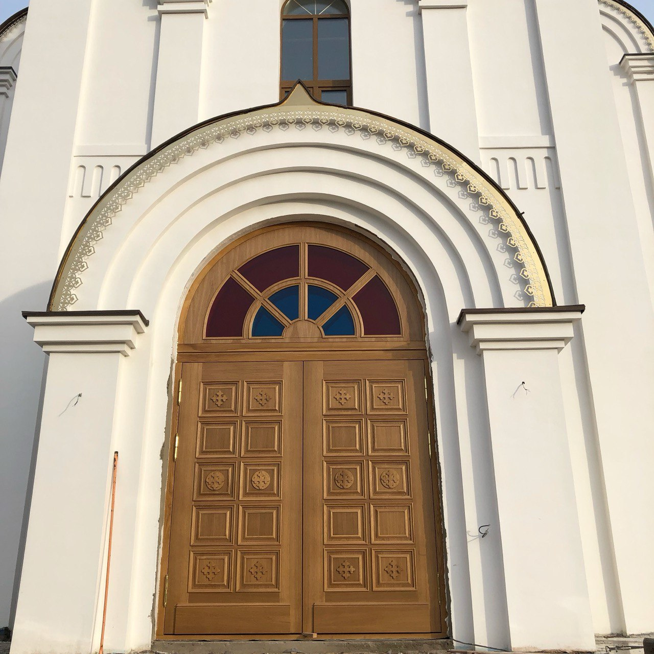 Дверь в храм. Горки Ленинские.