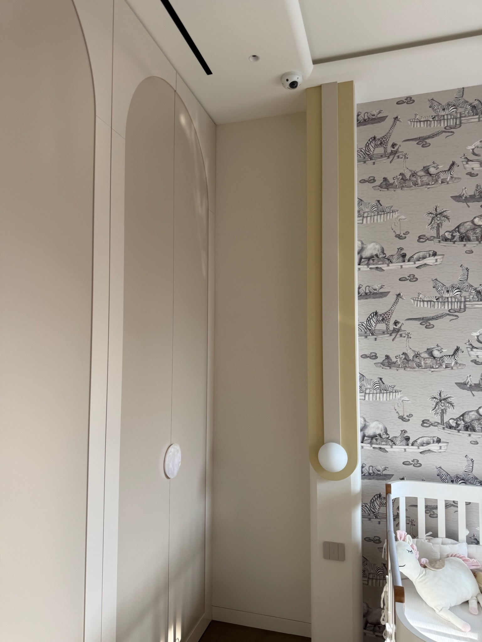 Обложка проекта: Шкаф с радиусными углами в детскую