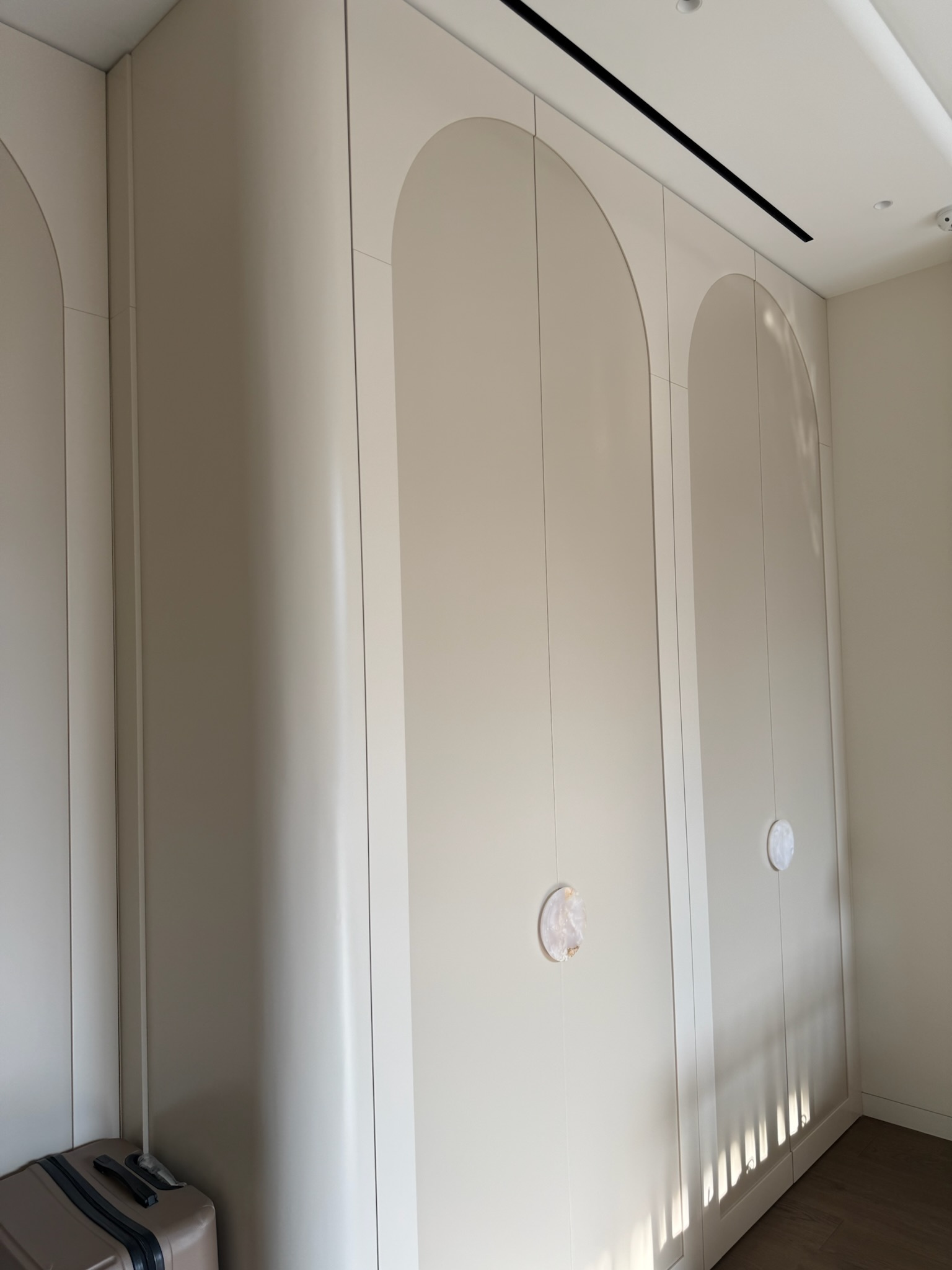 Шкаф с радиусными углами в детскую