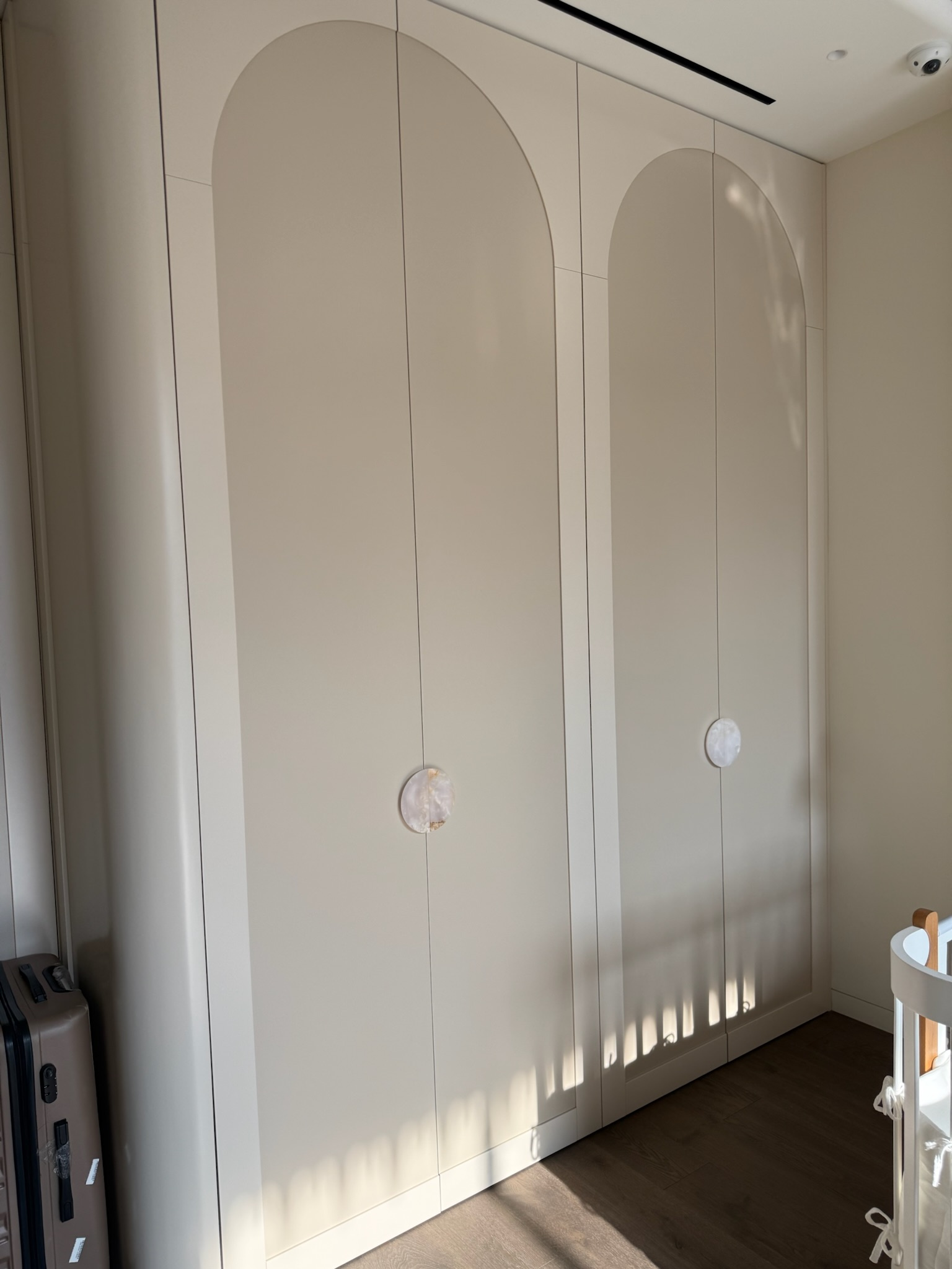 Шкаф с радиусными углами в детскую