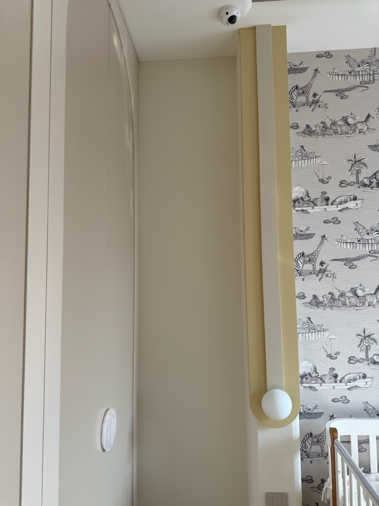 Шкаф с радиусными углами в детскую