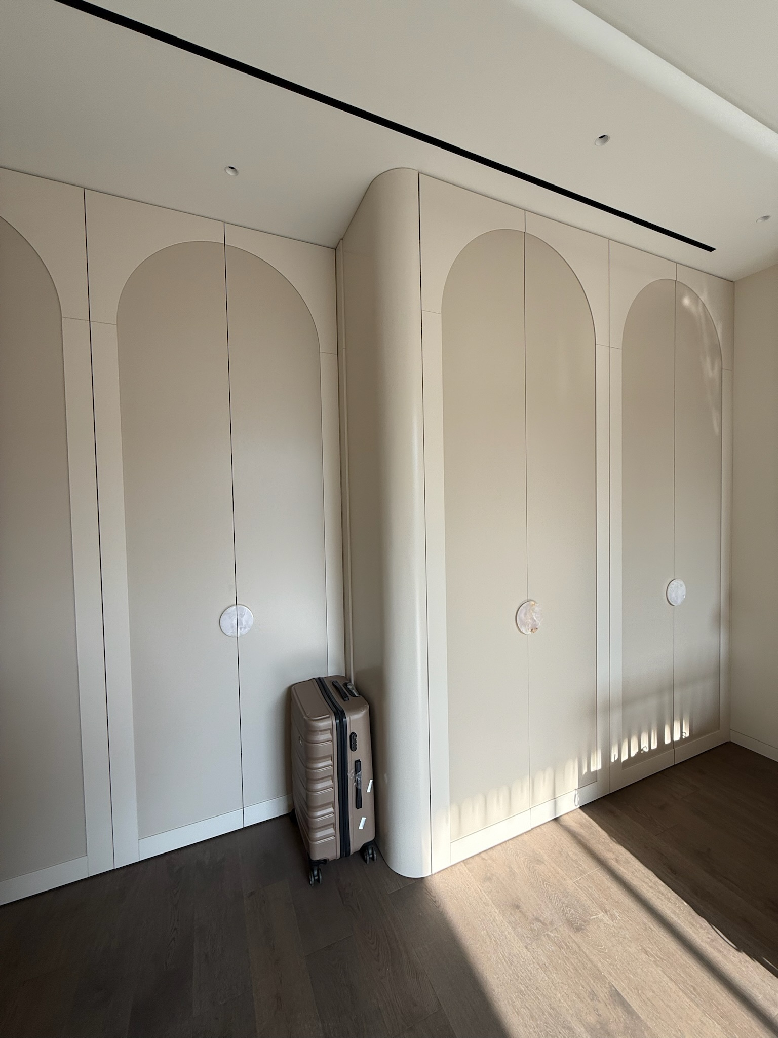 Шкаф с радиусными углами в детскую