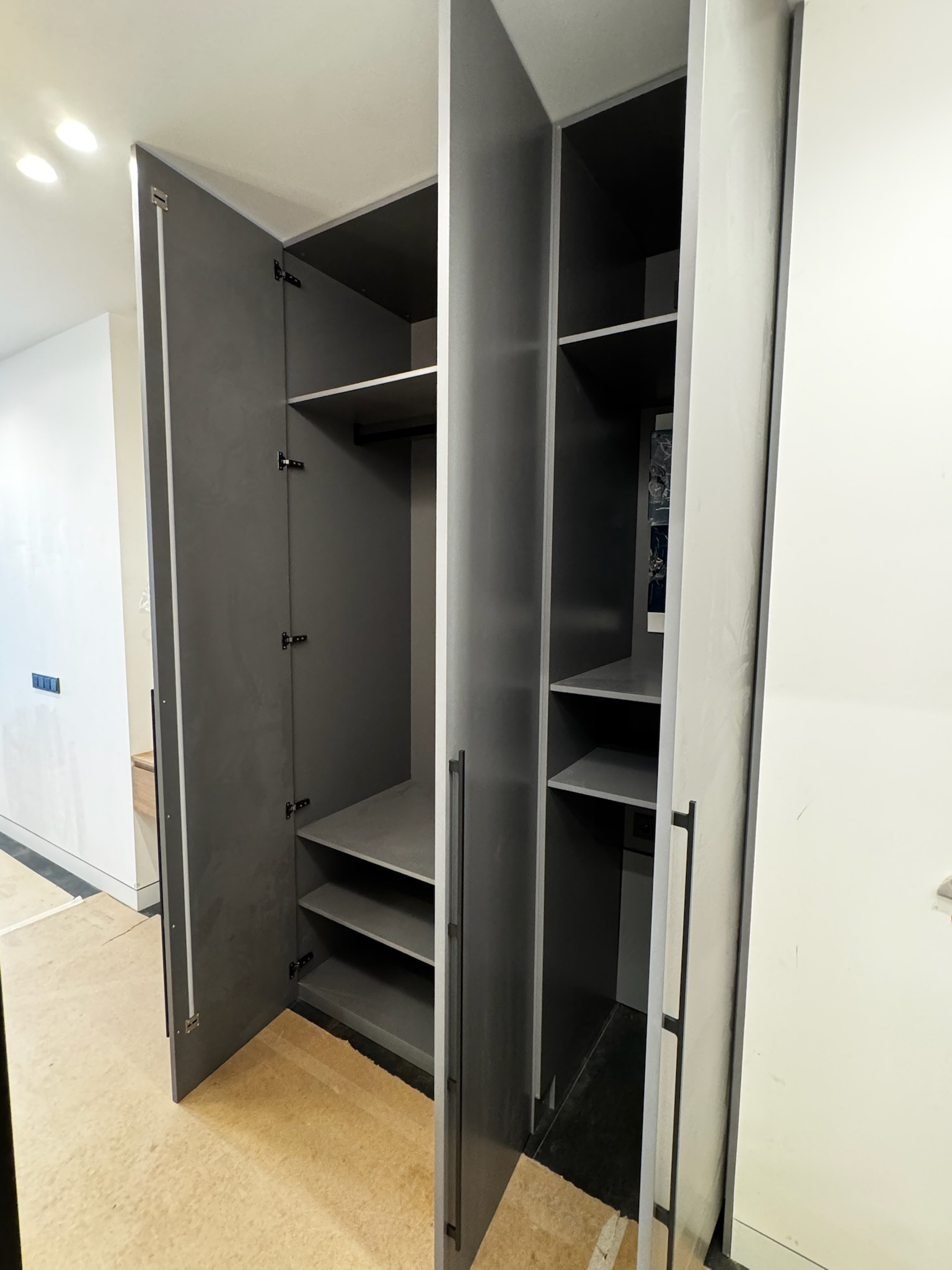 Прихожая ЖК Вэри