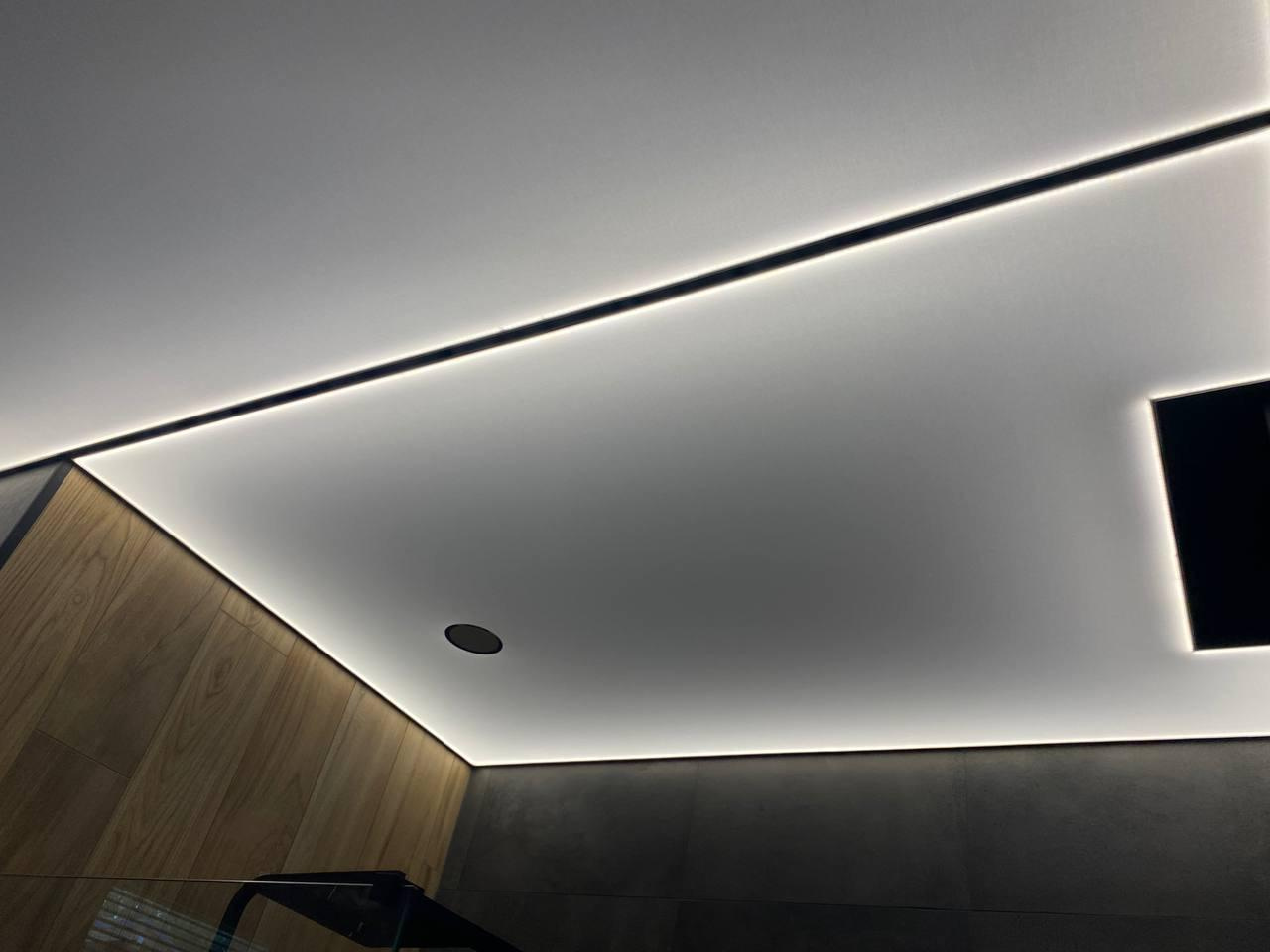 Натяжной потолок с подсветкой от компании ООО "К-потолки"