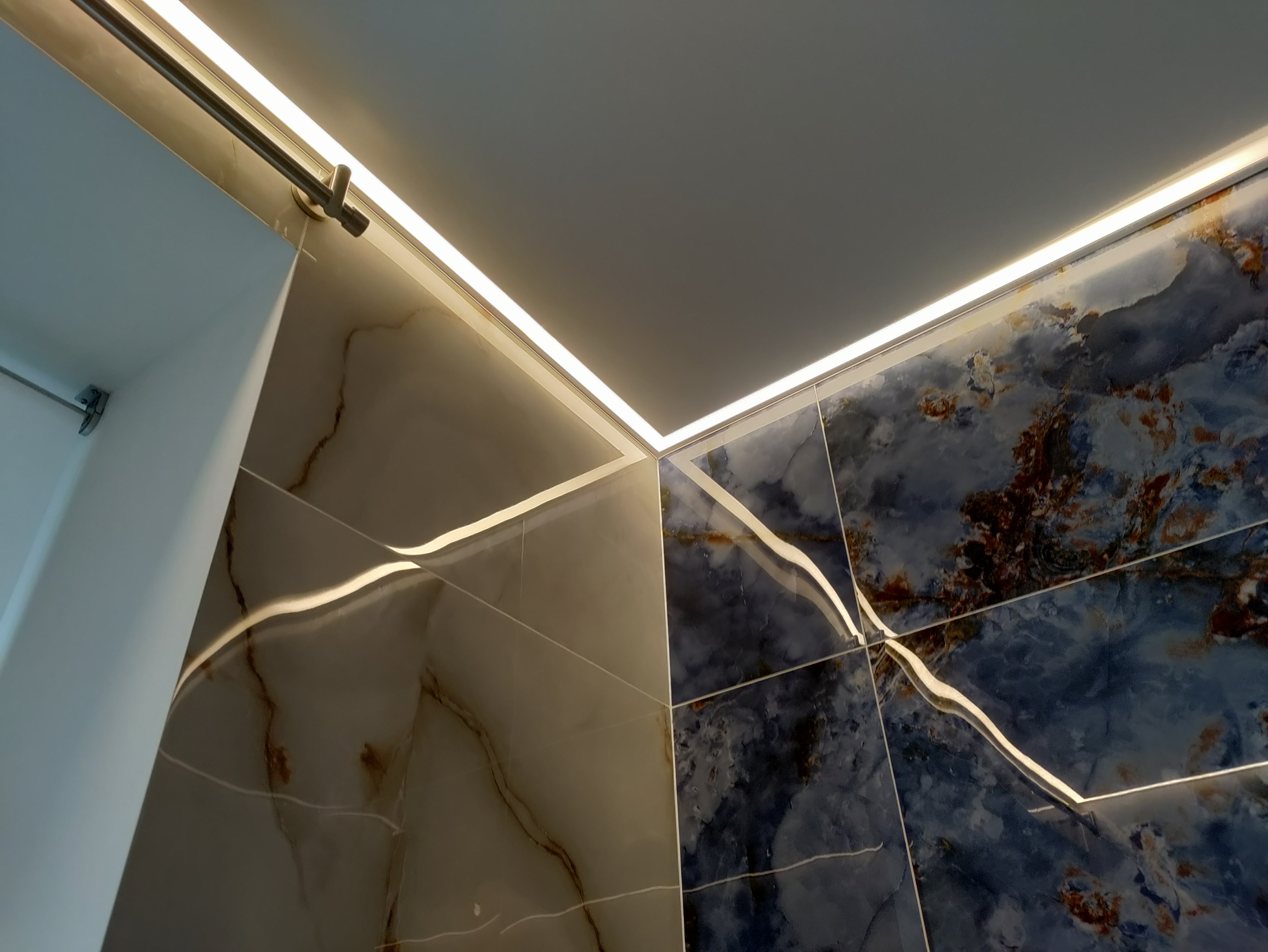 Контурные натяжной потолок от компании ООО "К-потолки"