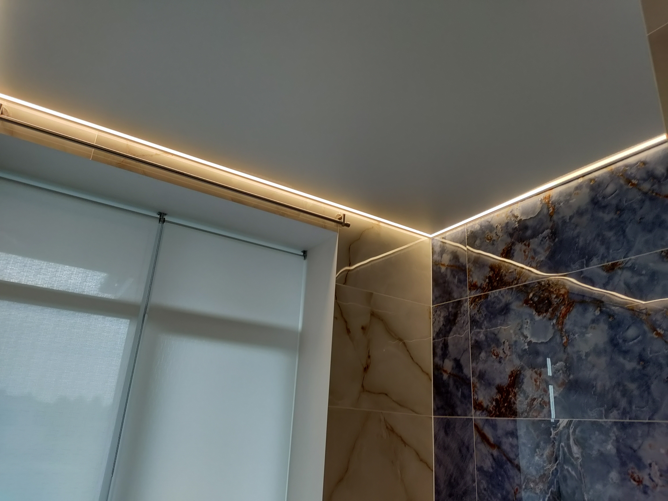 Контурные натяжной потолок от компании ООО "К-потолки"