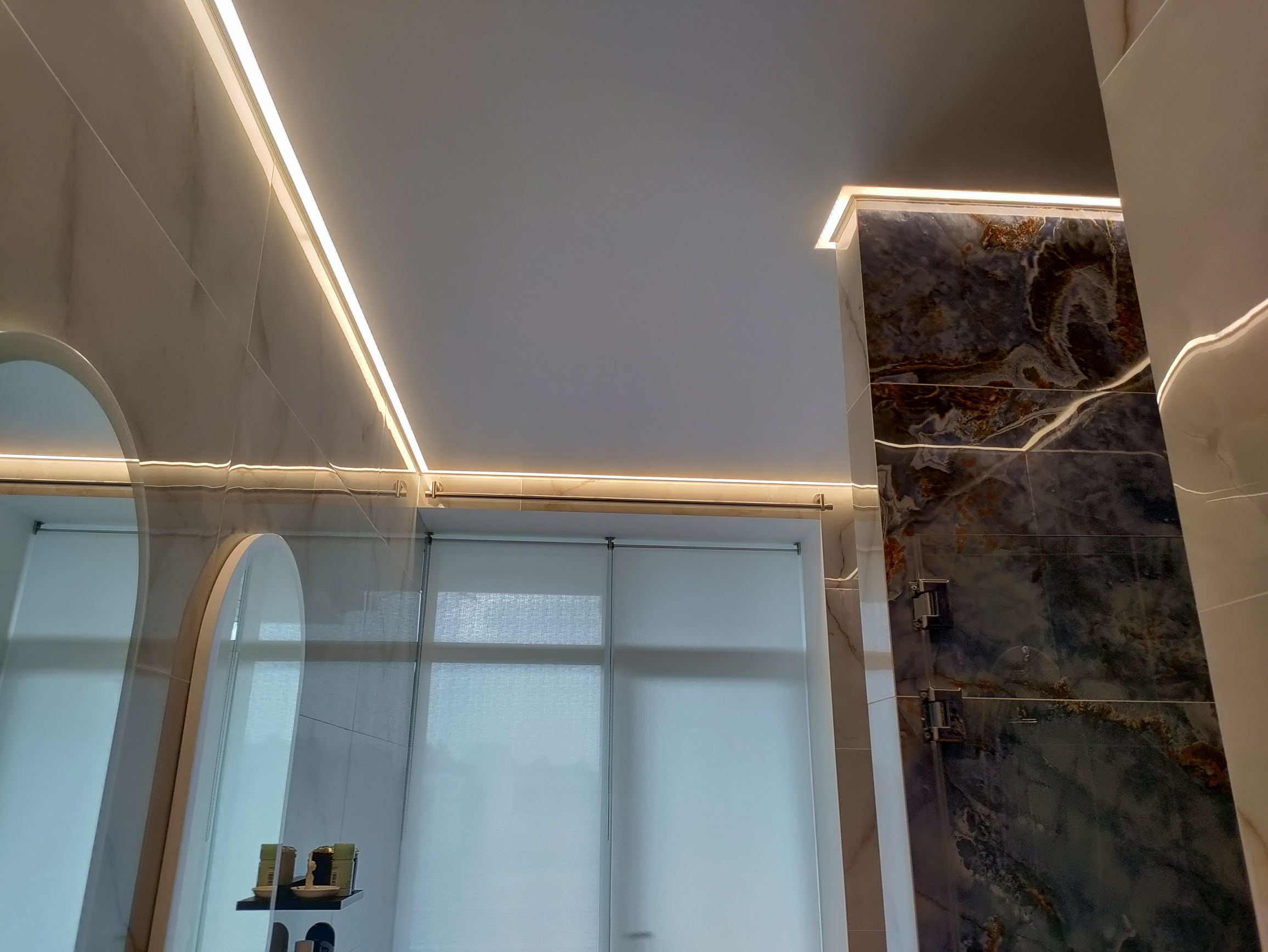 Контурные натяжной потолок от компании ООО "К-потолки"