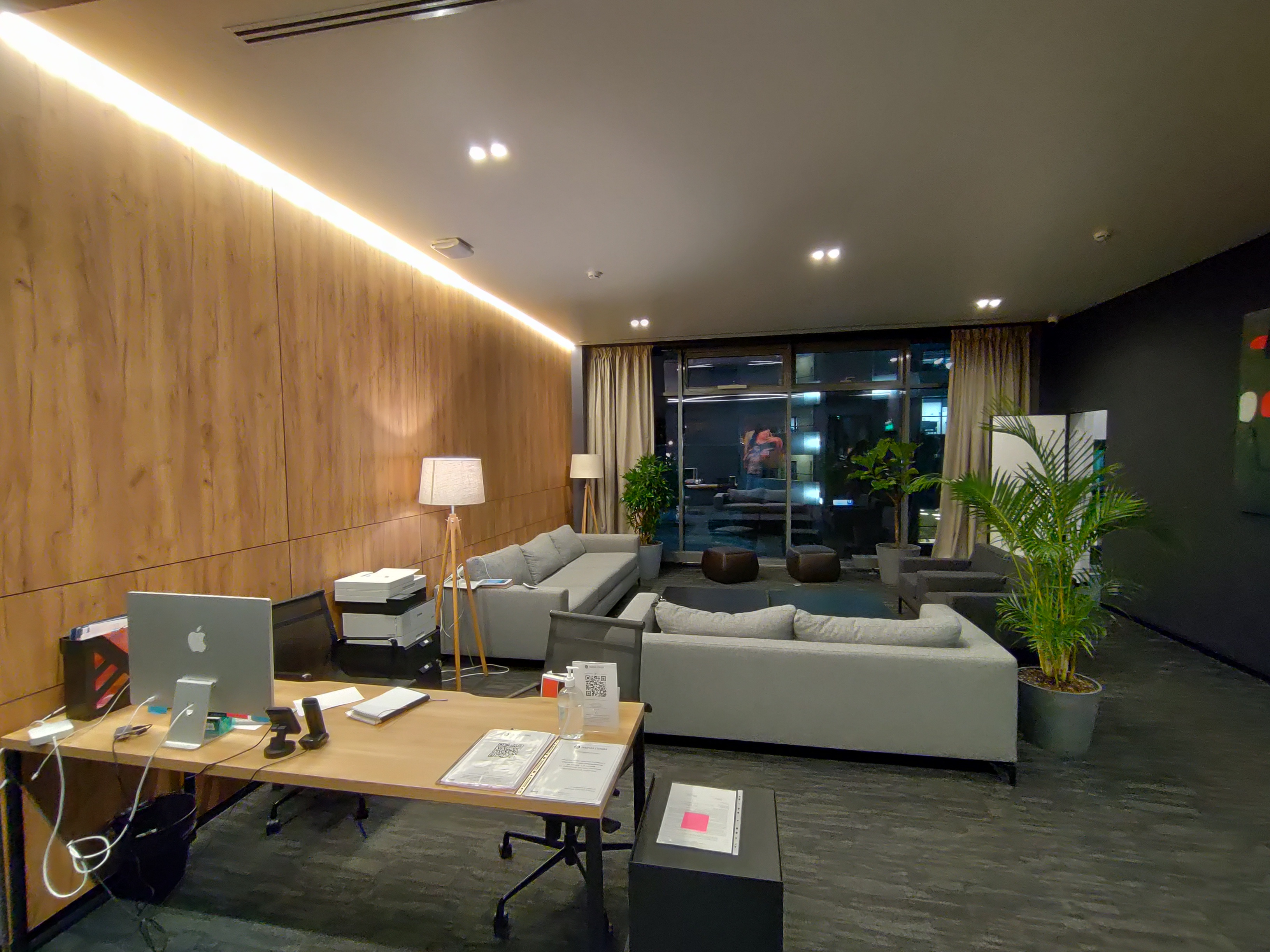 Установка натяжных потолков в офисном здании. г.Москва