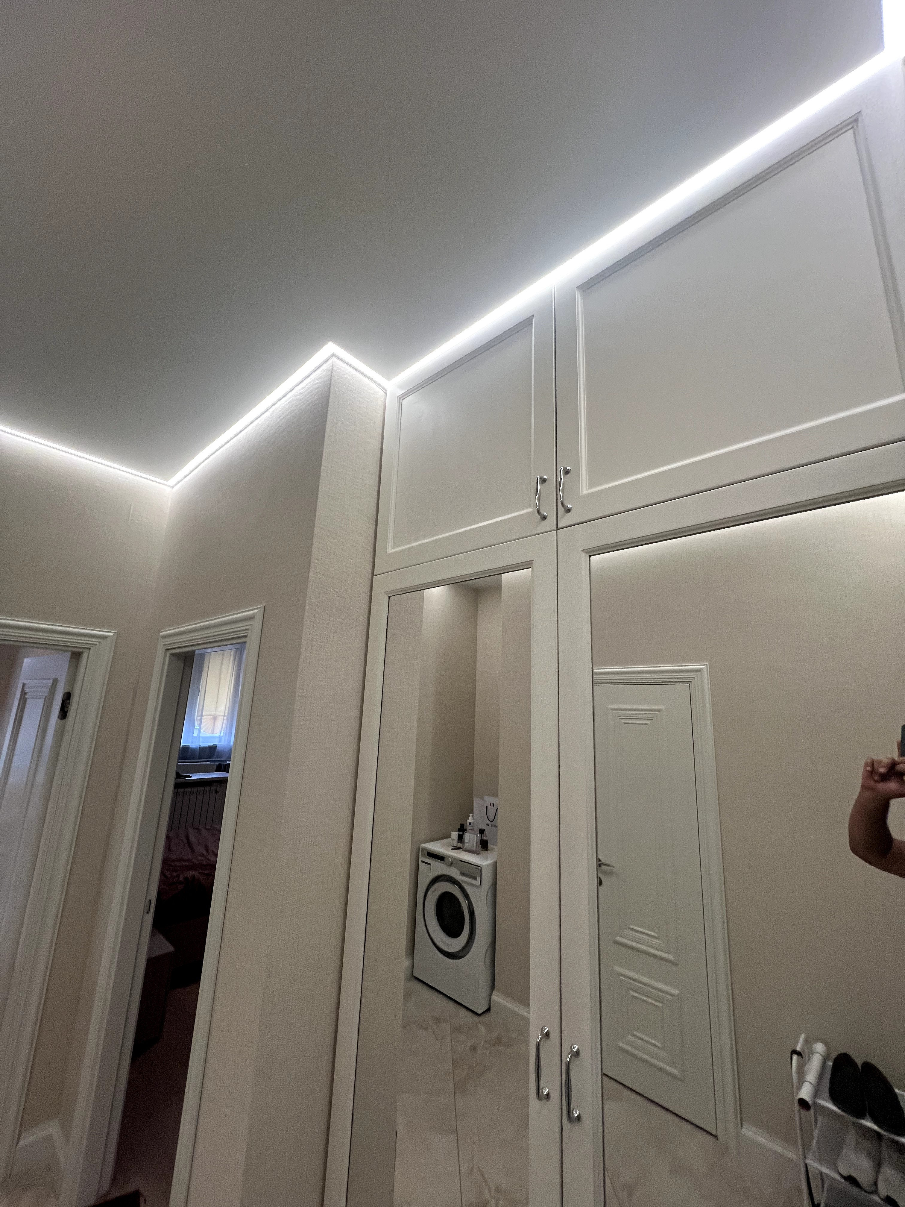 Контурные натяжные потолки Как основное освещение в помещении