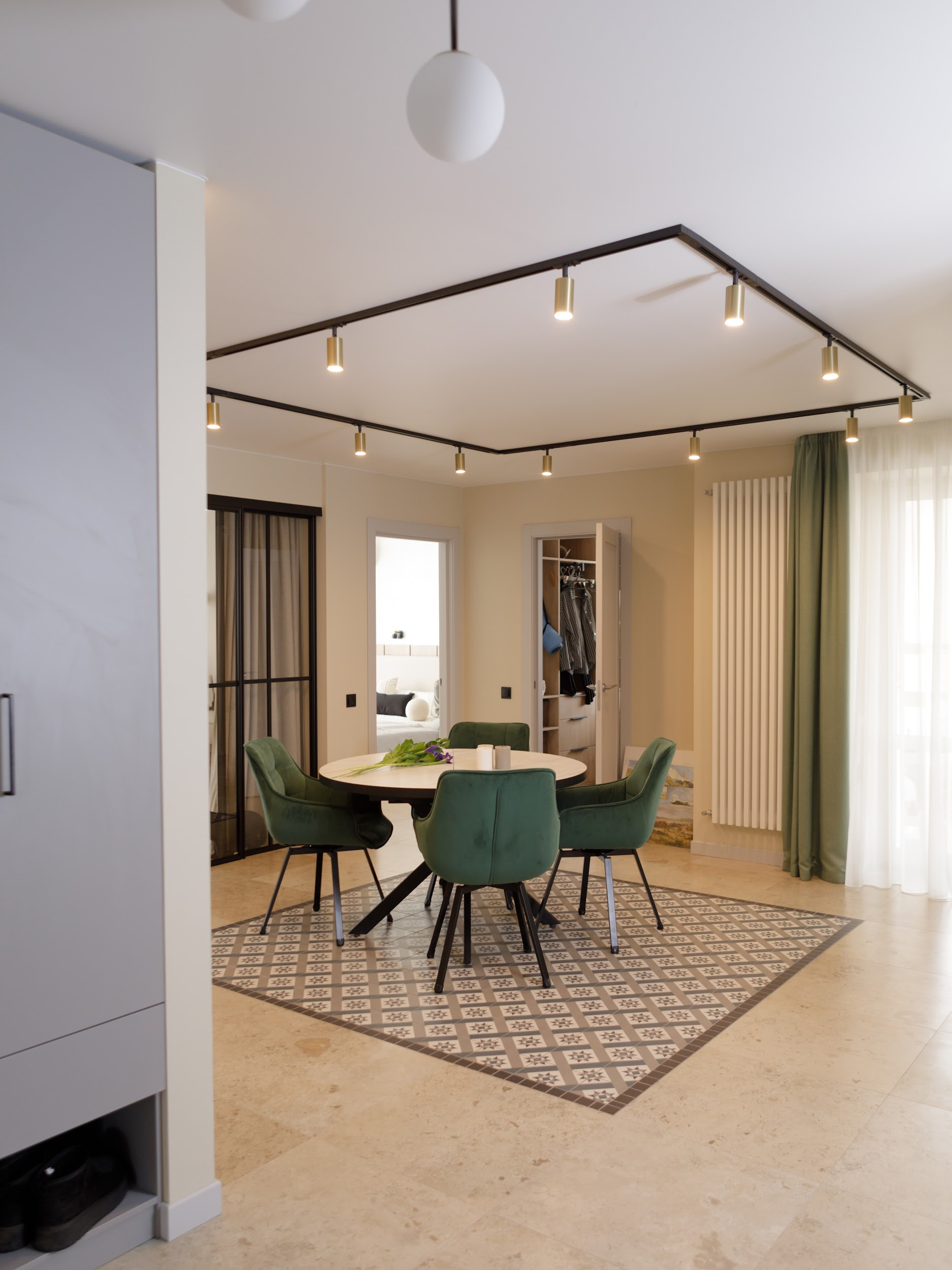 Новокиевская с черным котом