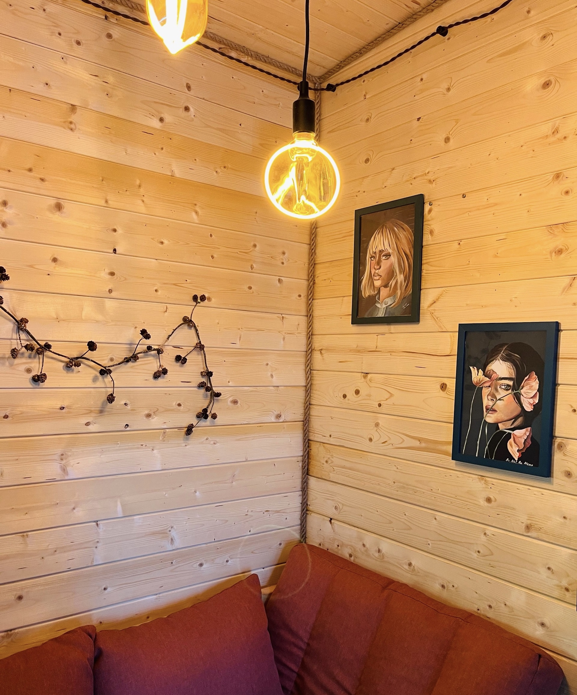 Обложка проекта: Картины для загородного домика «Свои»