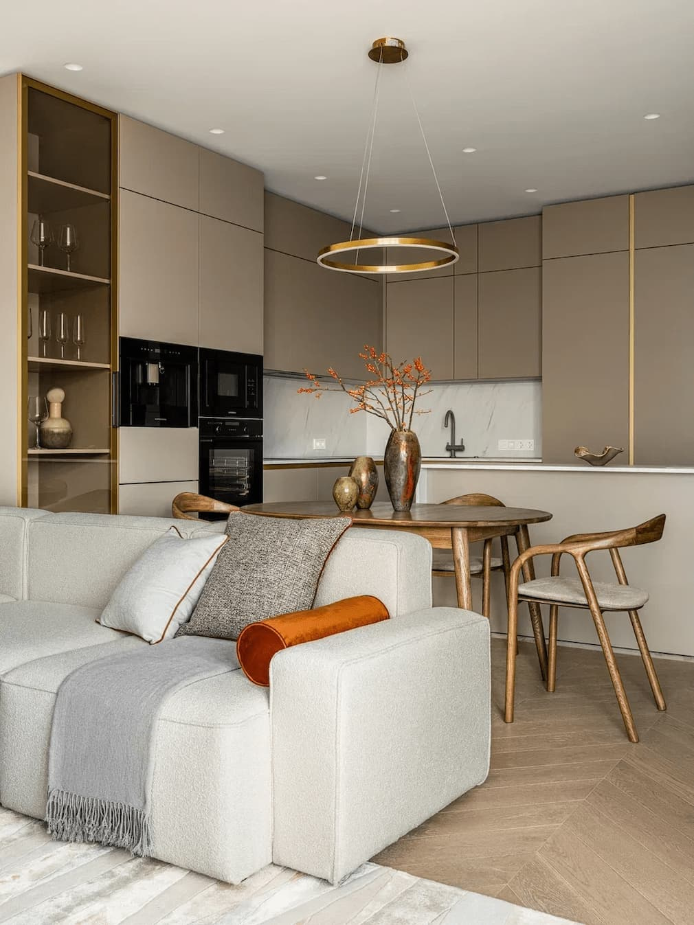 КВАРТИРА ДЛЯ БОЛЬШОЙ СЕМЬИ НА МОСФИЛЬМОВСКОЙ