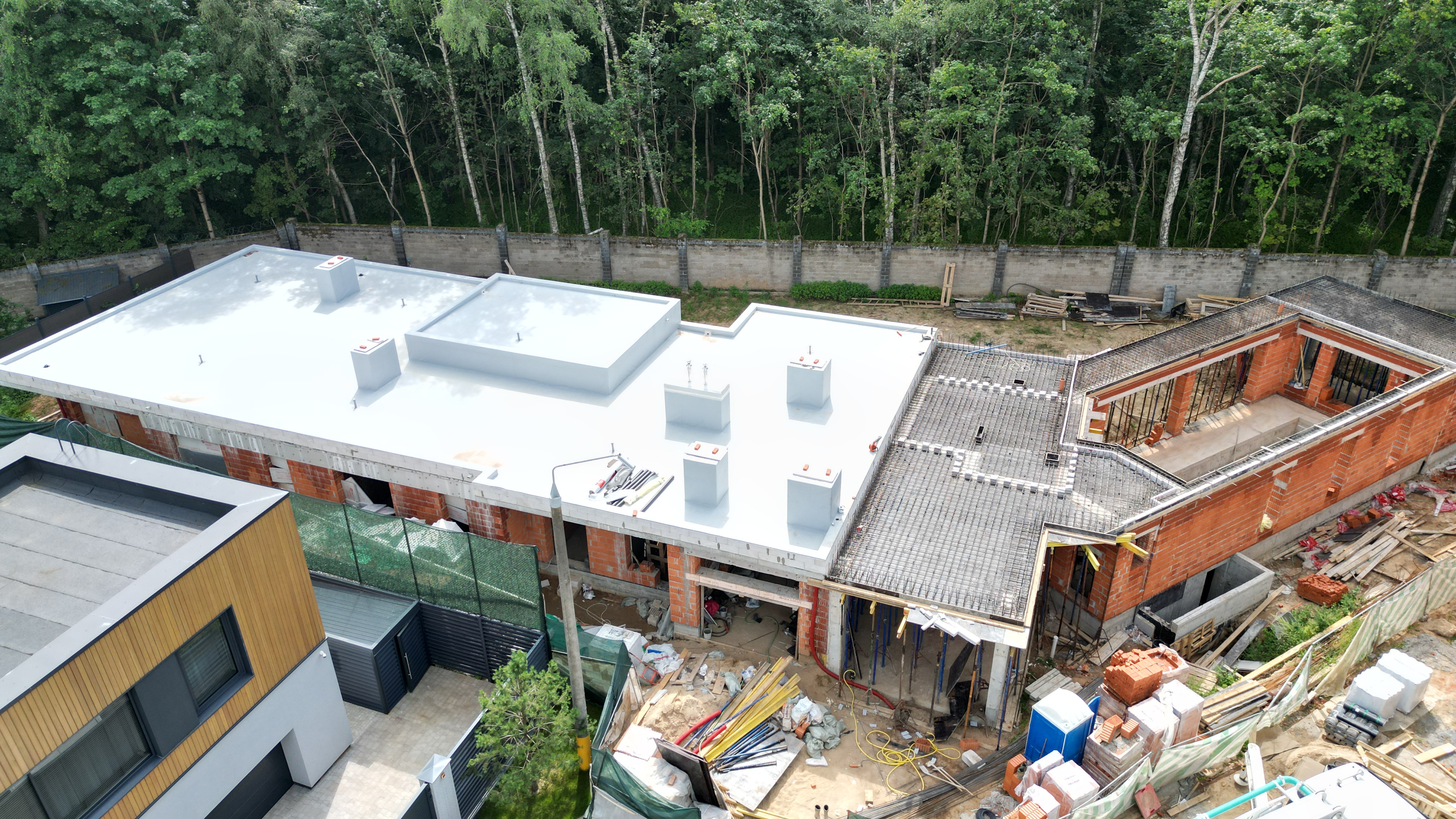 Обложка проекта: Одноэтажный жилой дом с бассейном и террасой