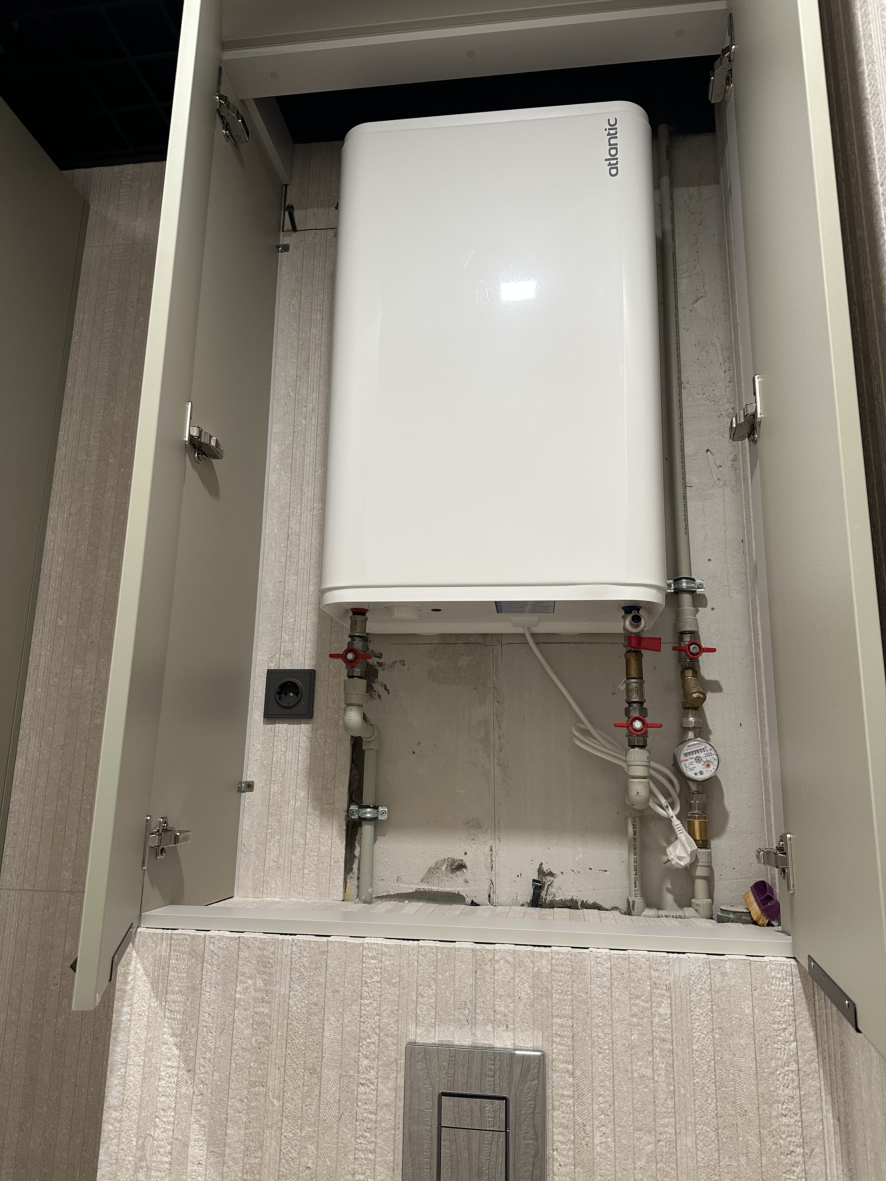 Установка сантехники и радиаторов отопления в офисе