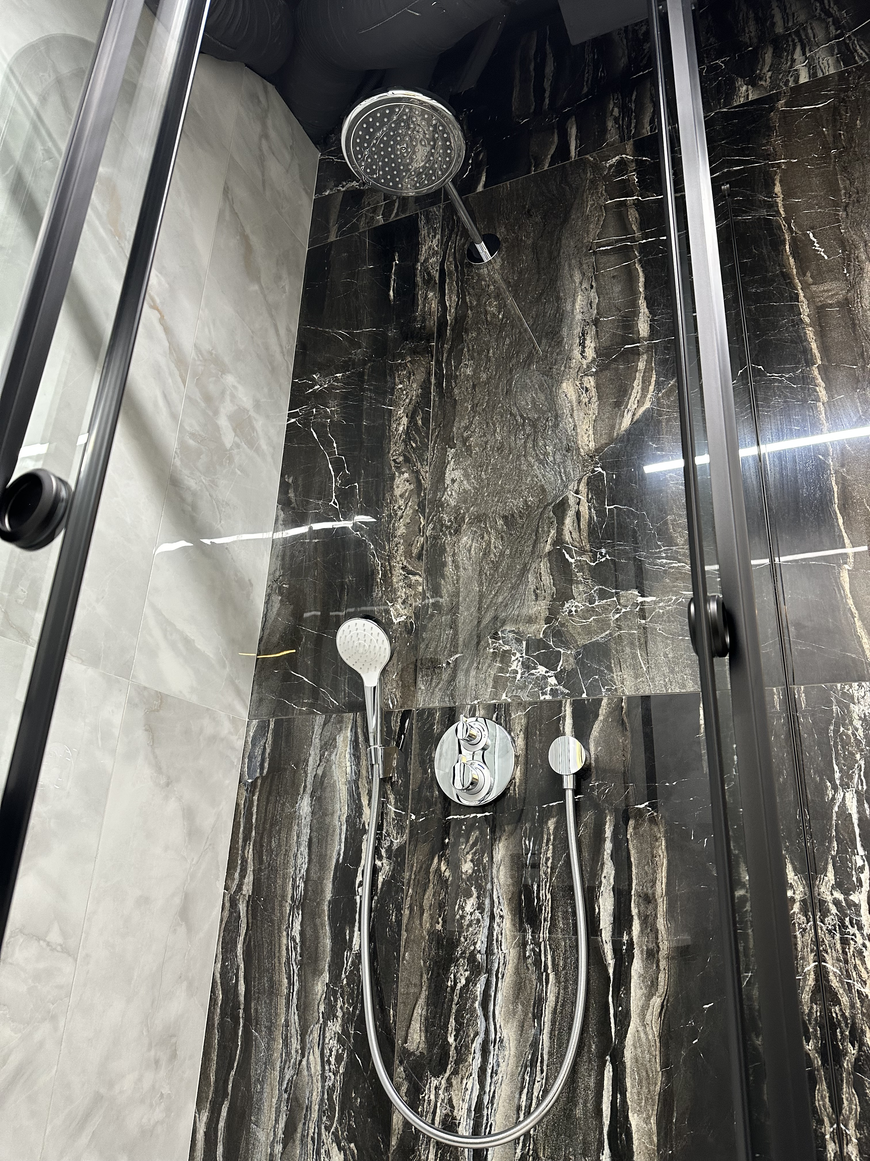 Установка сантехники и радиаторов отопления в офисе