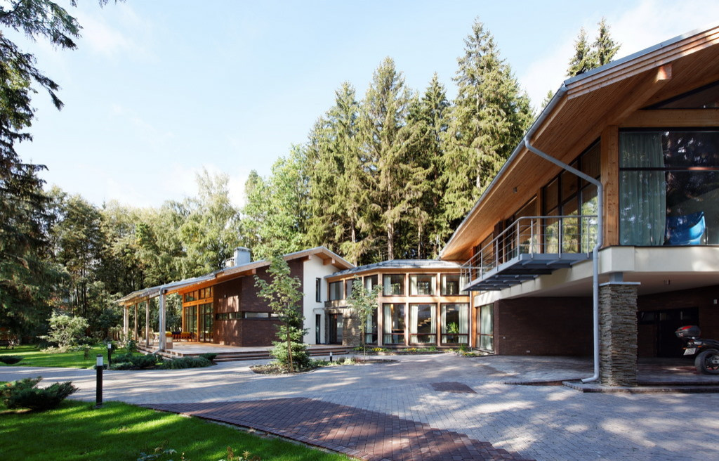 "Woodlark" House