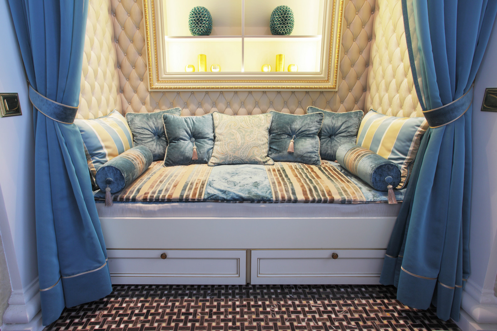 Обложка альбома: east